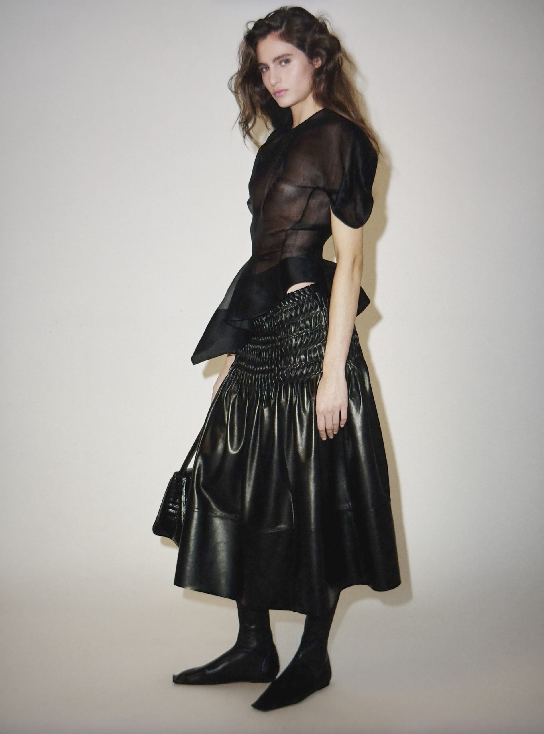KHAITE_P26_LOOKBOOK_HANNA-TVEITE_LOOK_6_2_NL_HI-RES | madameFIGARO.jp(フィガロジャポン)