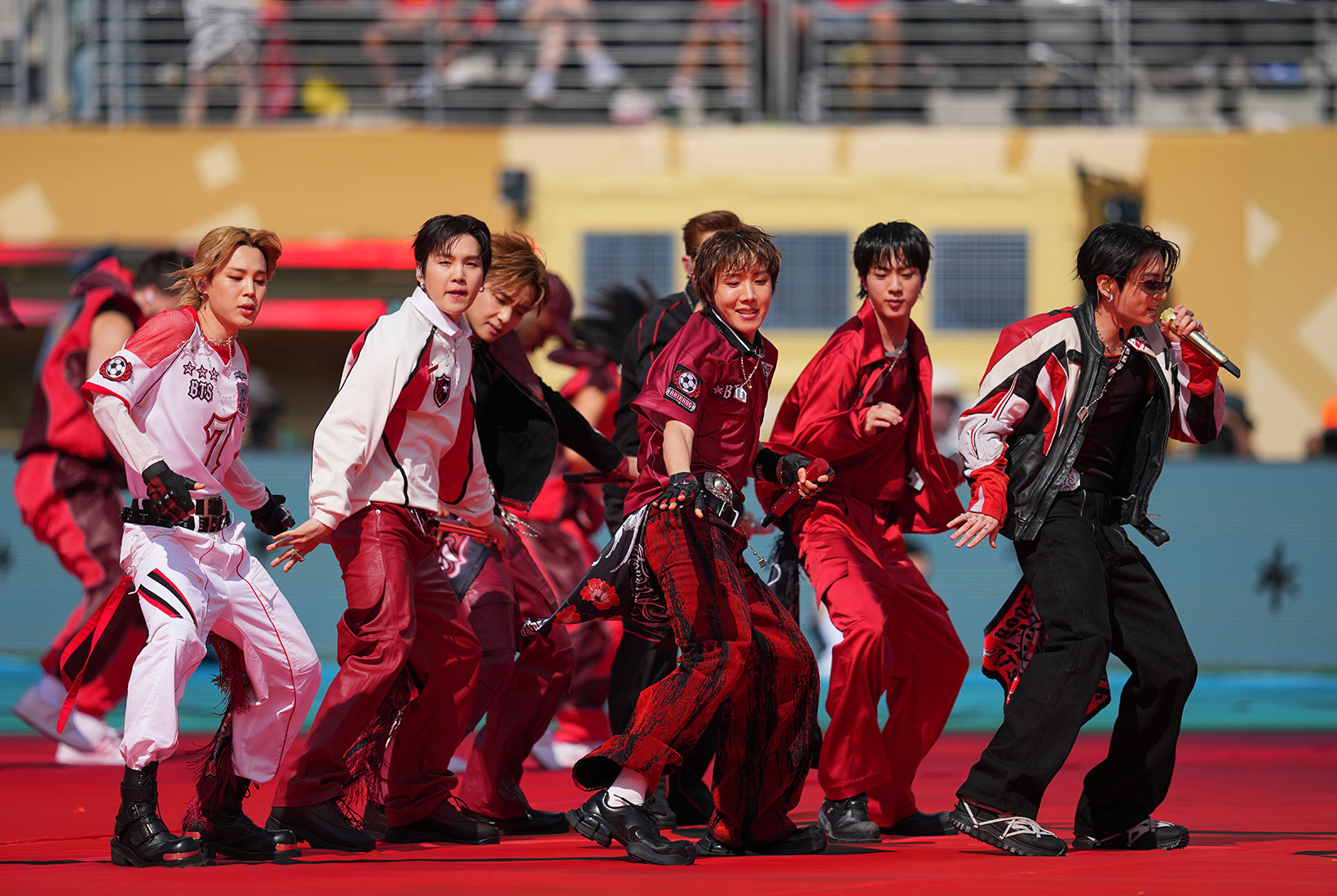 bts-fifa-1640-1100 | madameFIGARO.jp(フィガロジャポン)