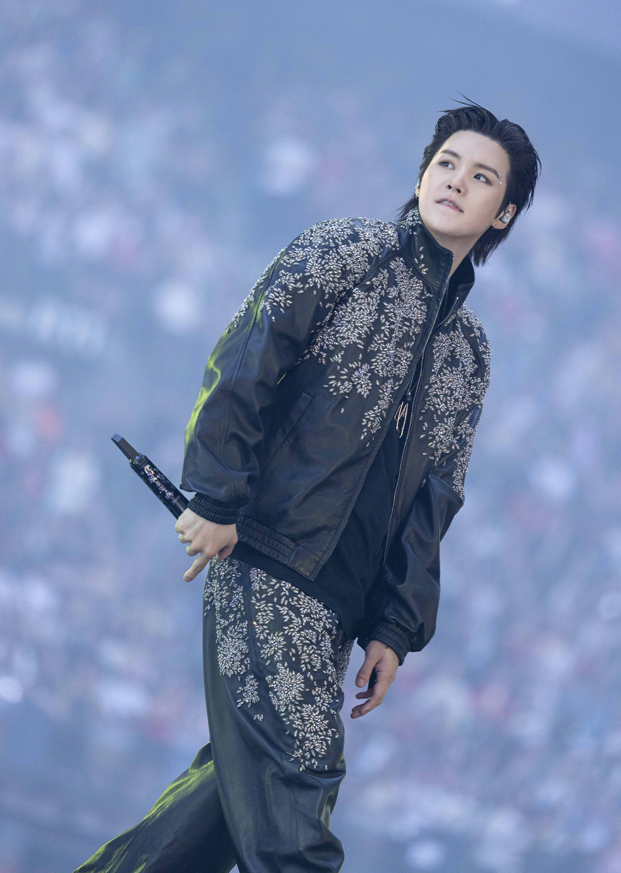 givenchy-suga-1 | madameFIGARO.jp(フィガロジャポン)