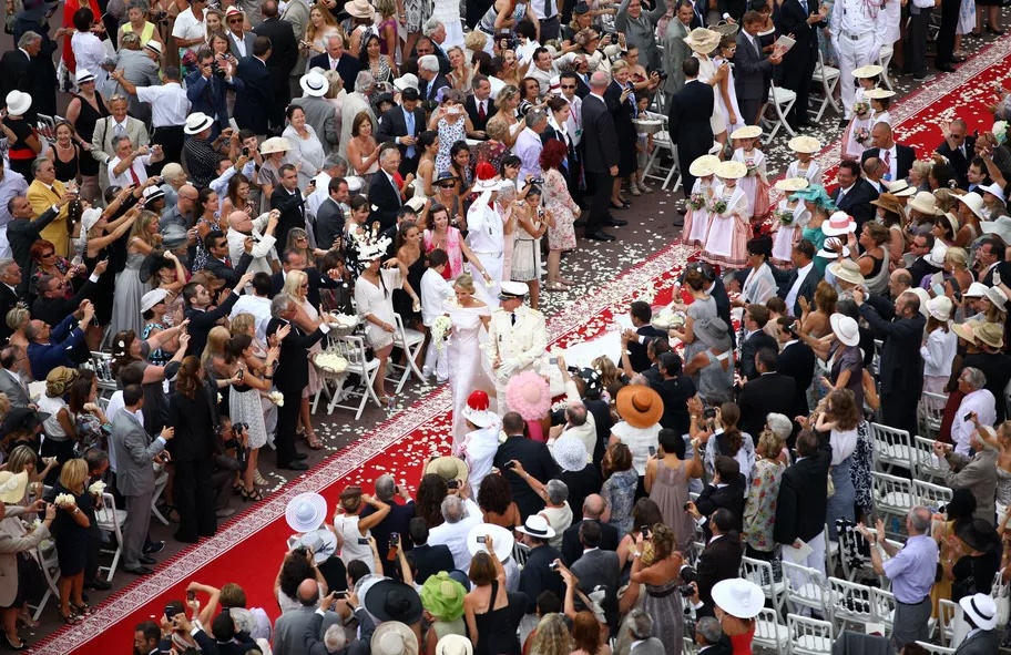 les-secrets-de-la-robe-de-mariee-d-exception-de-charlene-de-monaco03 | madameFIGARO.jp(フィガロジャポン)