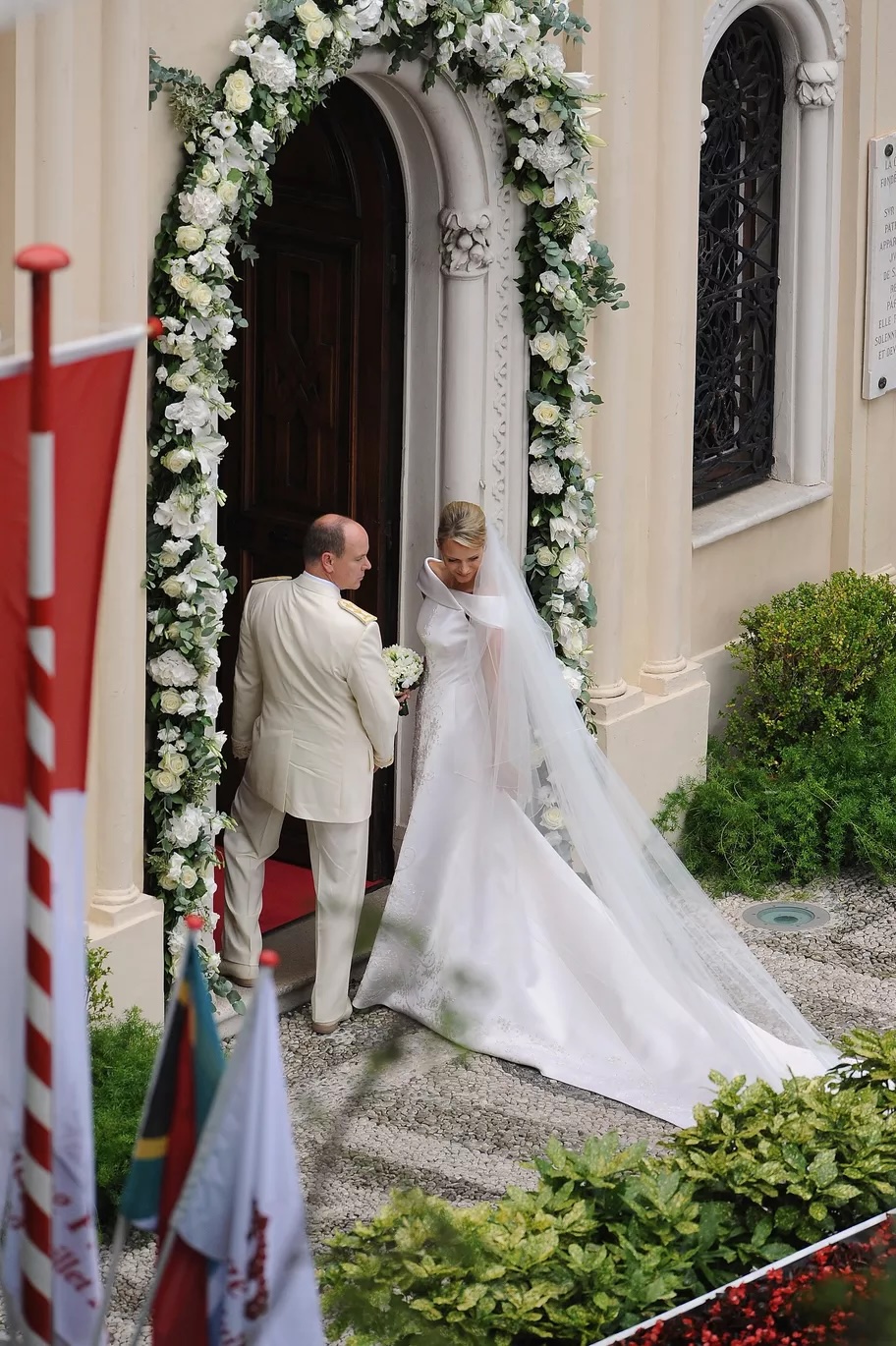 les-secrets-de-la-robe-de-mariee-d-exception-de-charlene-de-monaco04 | madameFIGARO.jp(フィガロジャポン)