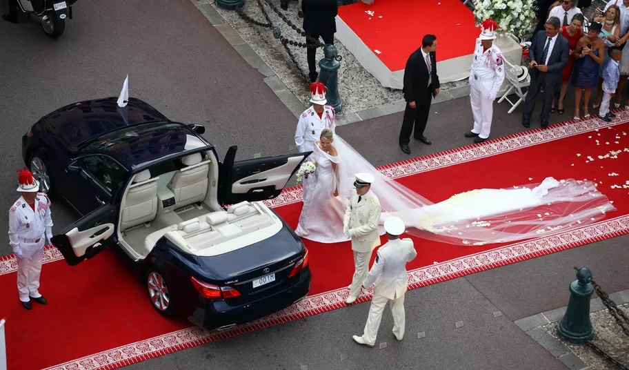 les-secrets-de-la-robe-de-mariee-d-exception-de-charlene-de-monaco05 | madameFIGARO.jp(フィガロジャポン)