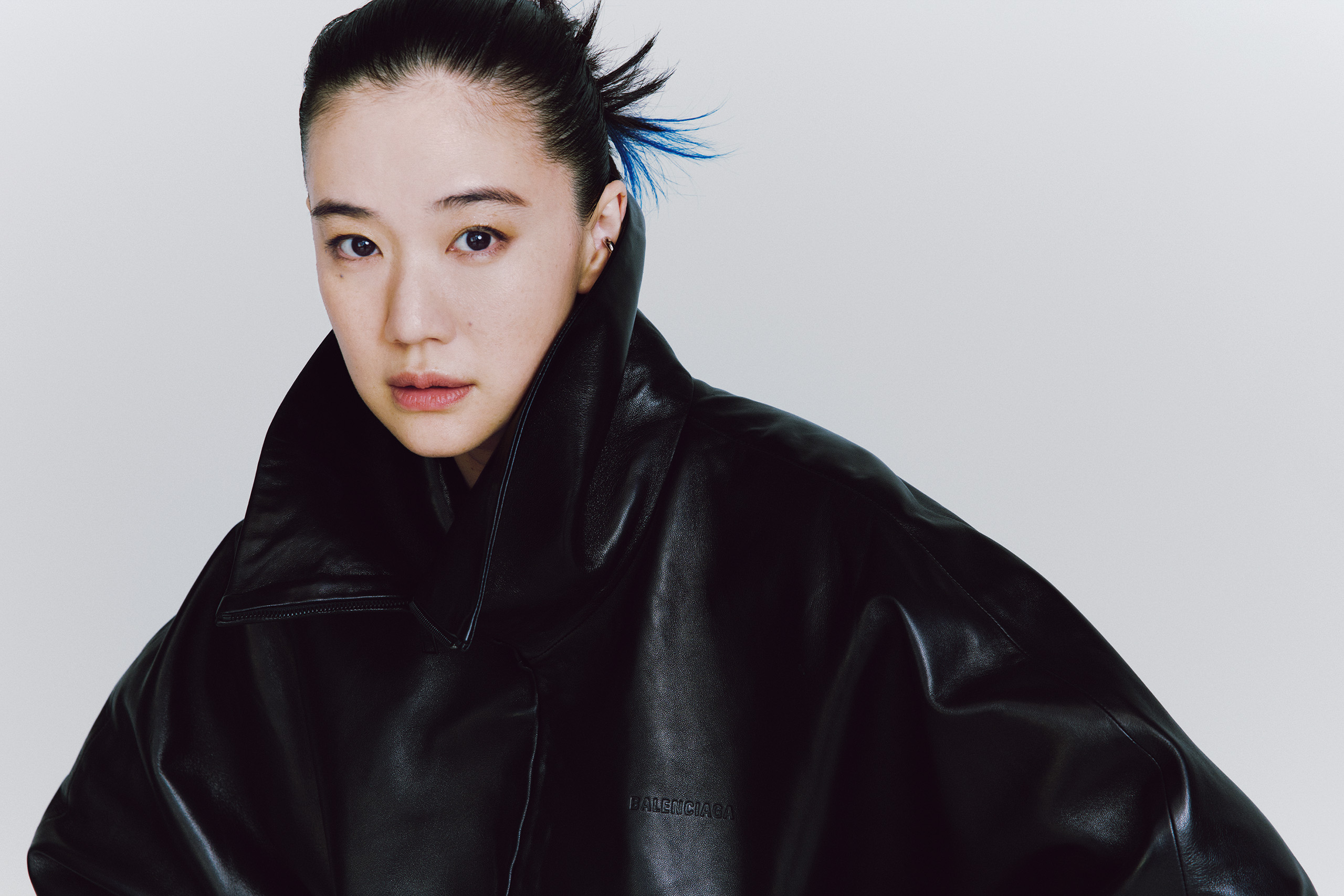 蒼井優、バレンシアガと奏でる旋律。