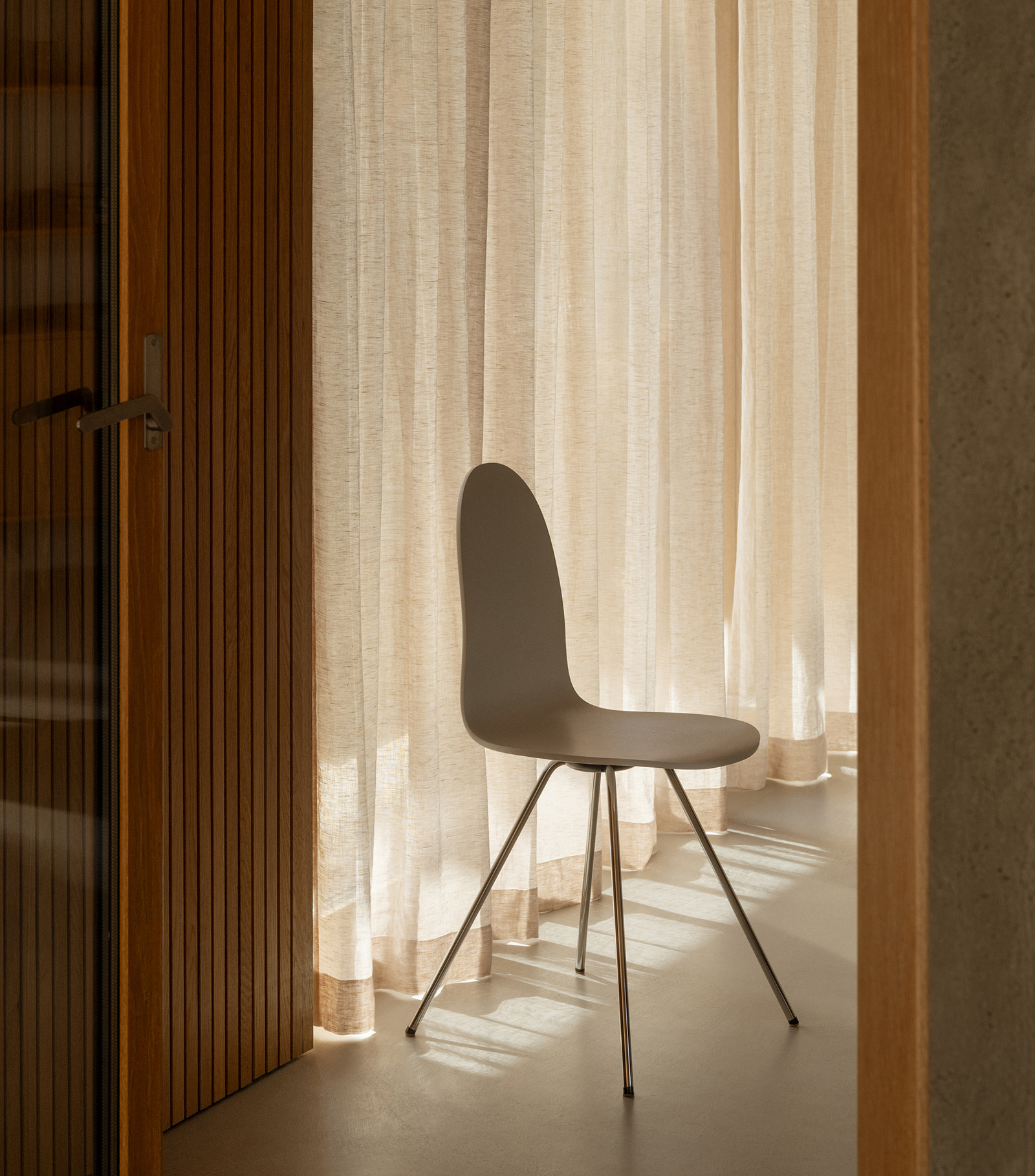 260806-tongue-chair-fritz-hansen-actus-limited-17 | madameFIGARO.jp(フィガロジャポン)
