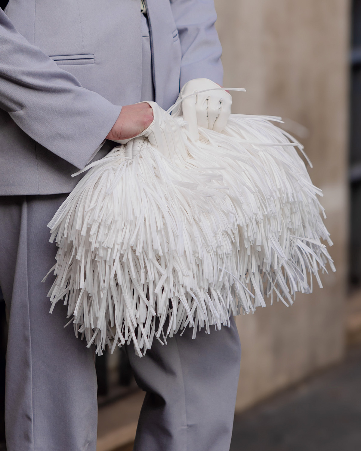260813-fluffy-bags-02 | madameFIGARO.jp(フィガロジャポン)