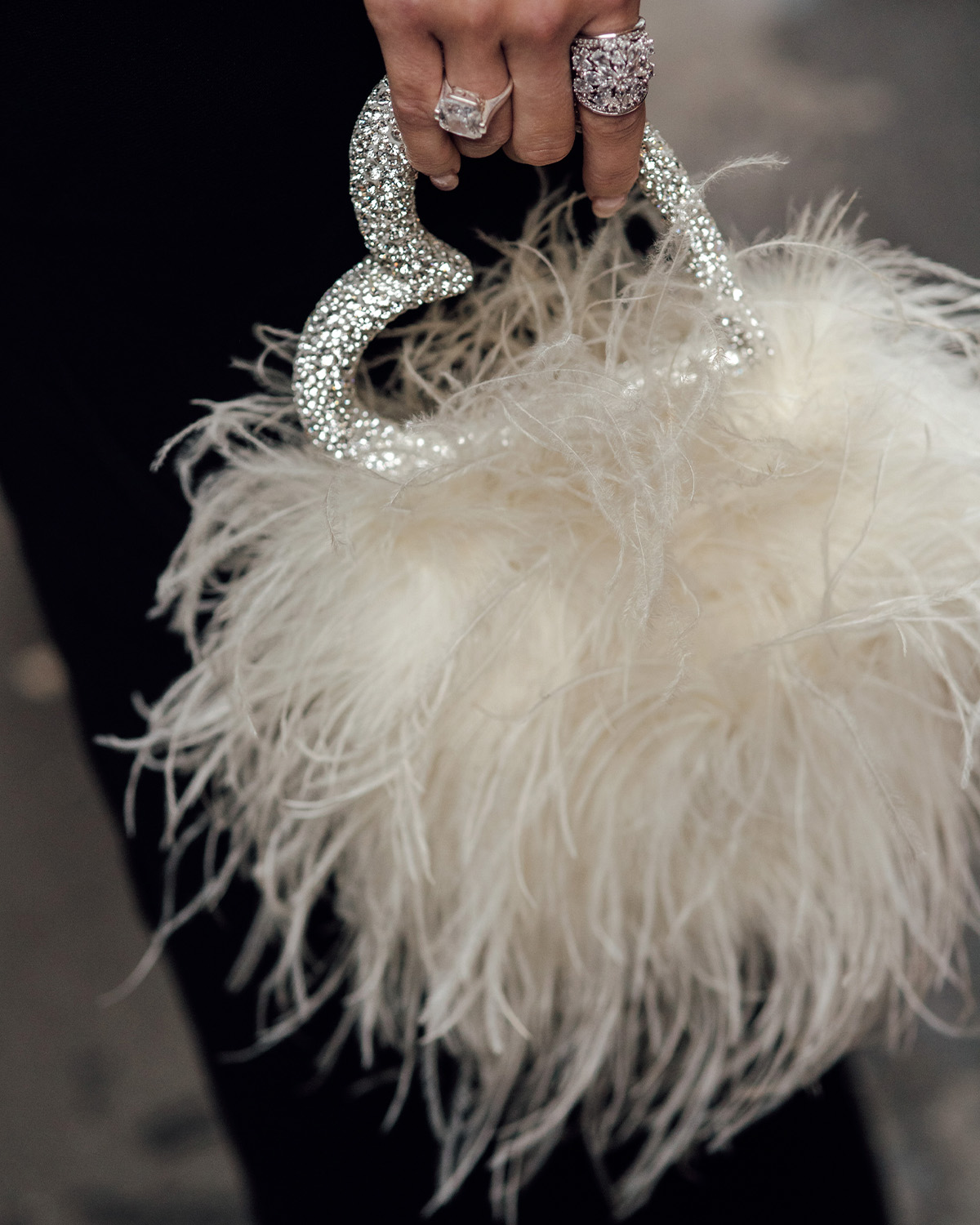 260813-fluffy-bags-03 | madameFIGARO.jp(フィガロジャポン)