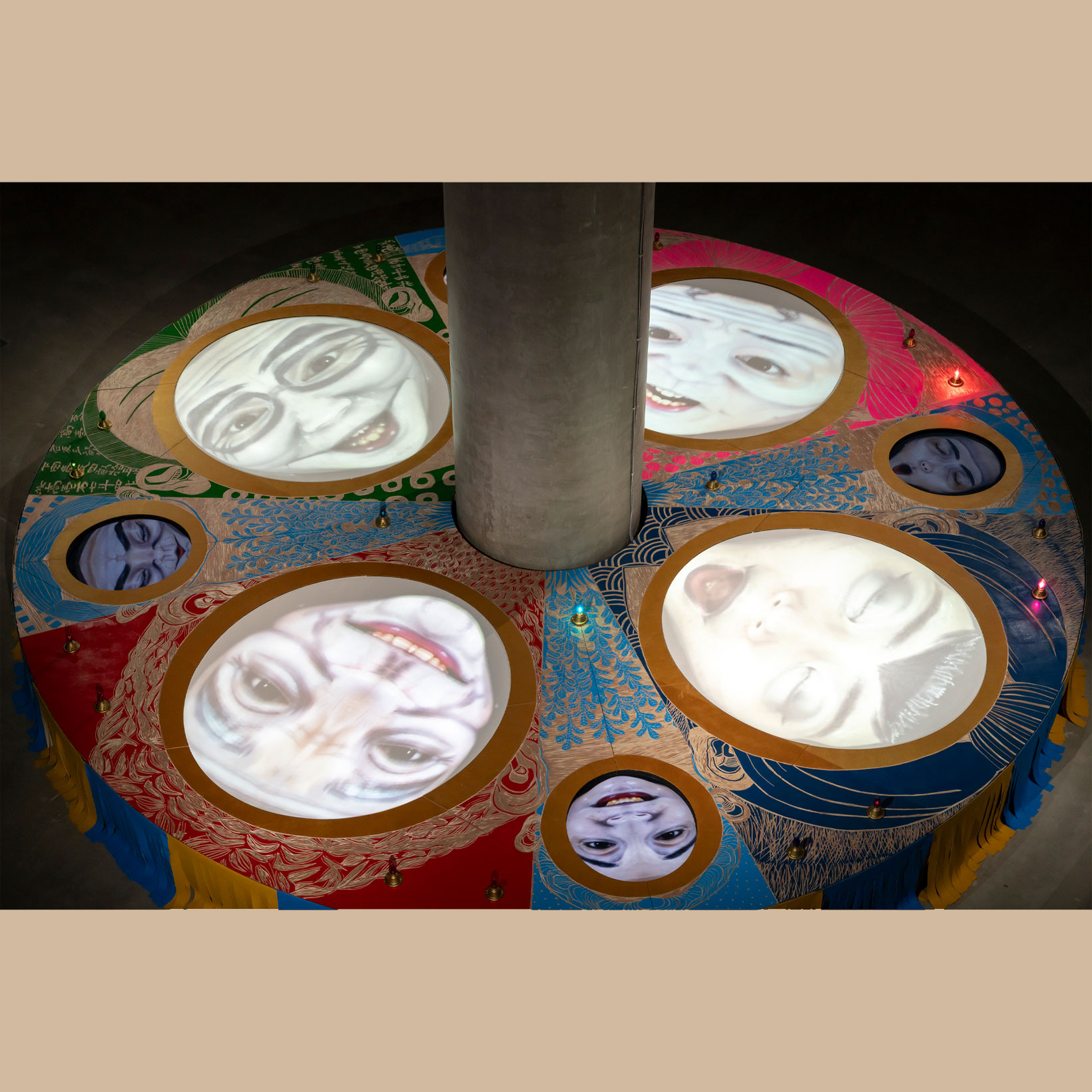 『暗闇をくぐってみたら Part2 笹岡由梨子展「渦巻」』が市原湖畔美術館で開催中。