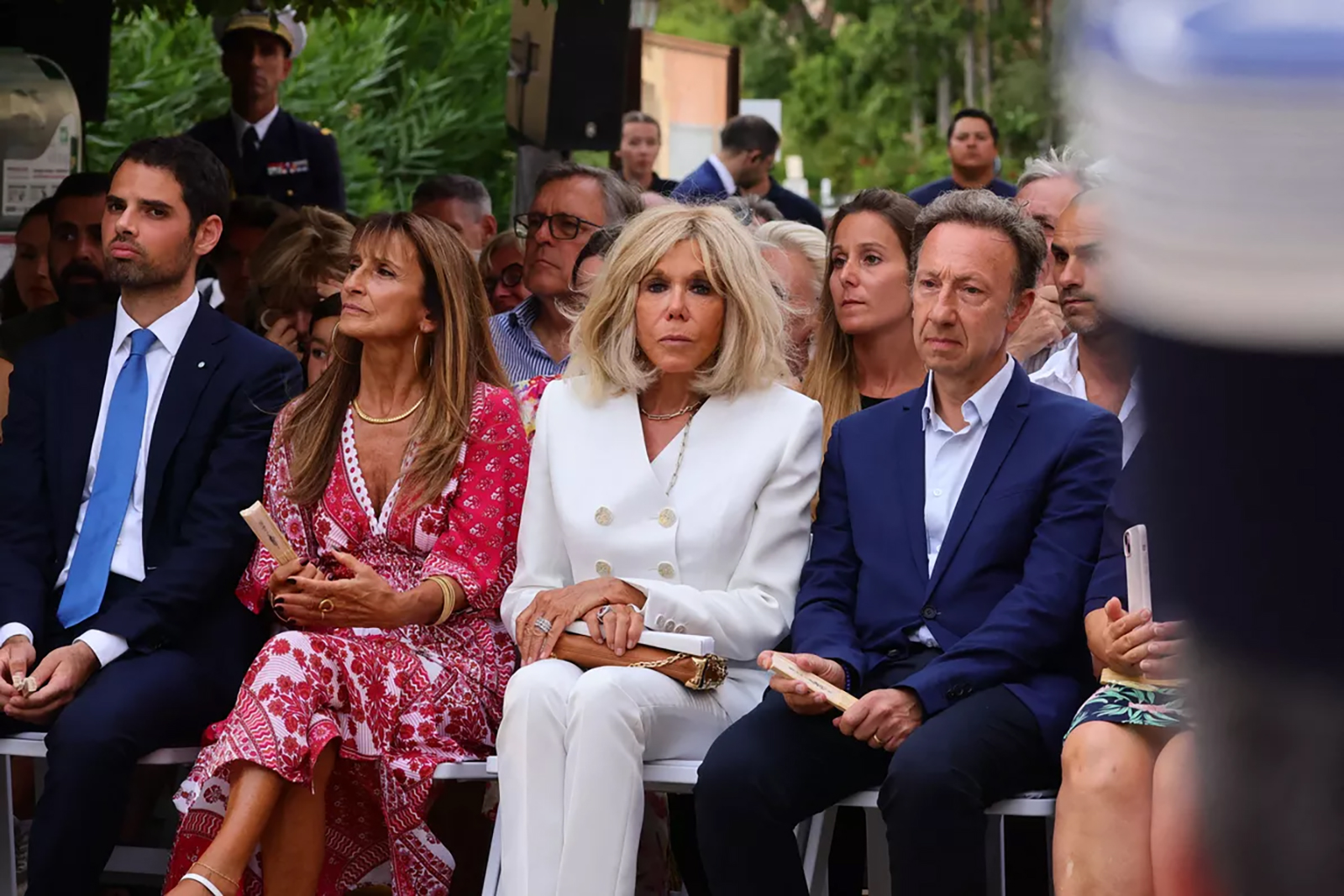 260822-260821-brigitte-macron-white-suit-16002 | madameFIGARO.jp(フィガロジャポン)