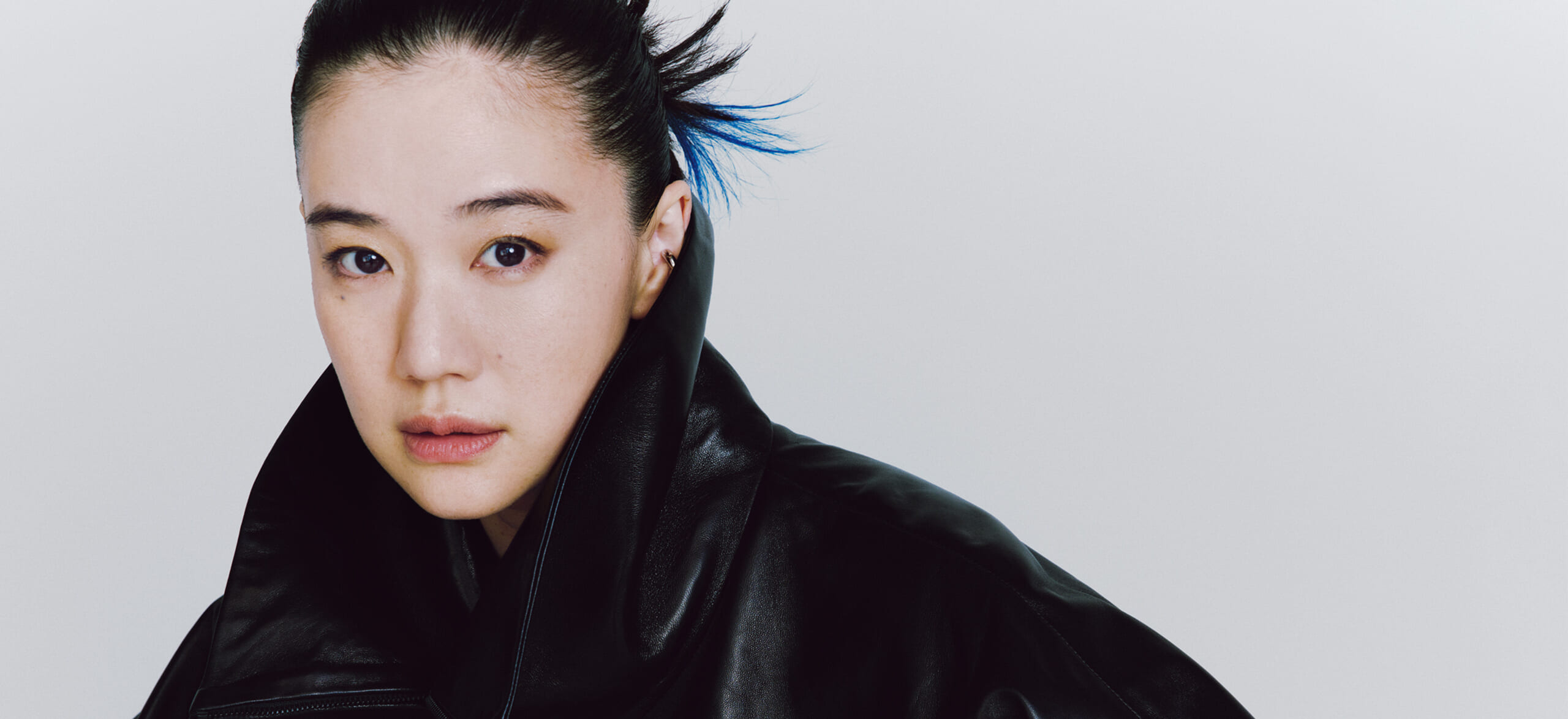 蒼井優、バレンシアガと奏でる旋律。