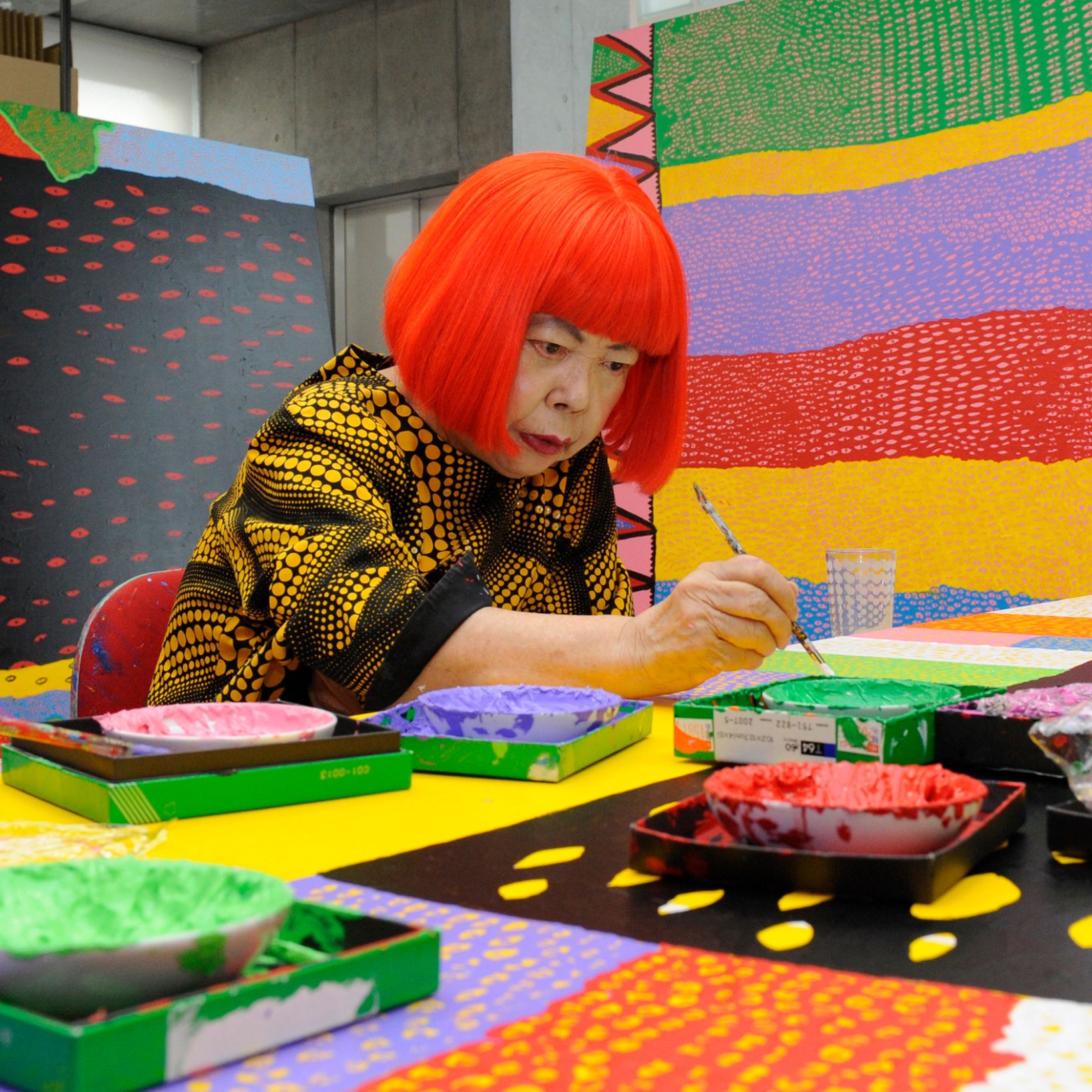 前衛芸術家の草間彌生、「亡くなる直前まで絵筆を手放すことなく」97歳で逝去。
