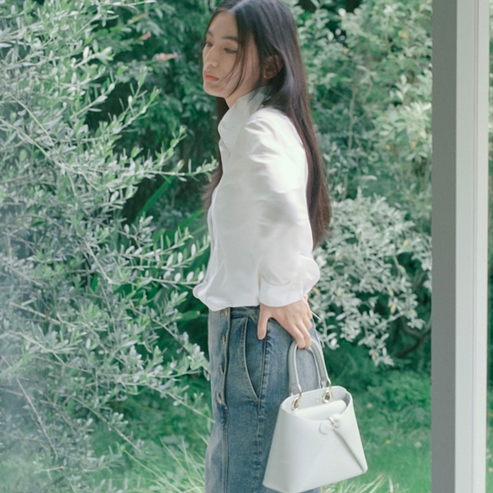八木莉可子が纏う、ディオール。日常を彩る新しいエレガンス。