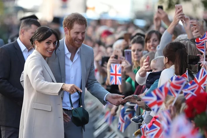 le-retour-des-hypocrites-les-britanniques-divises-par-le-retour-de-meghan-markle-et-du-prince-harry-au-royaume-uni03 | madameFIGARO.jp(フィガロジャポン)