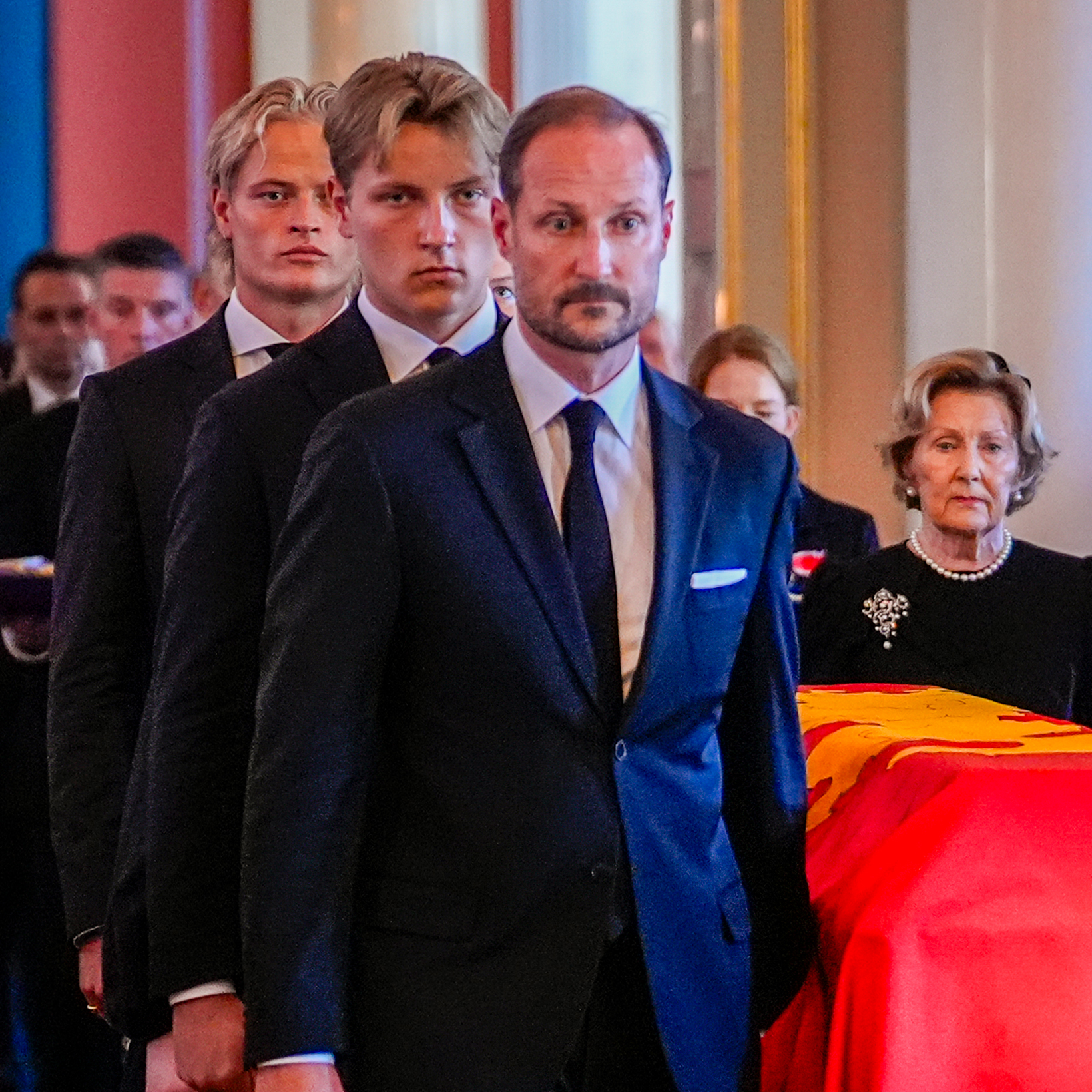 英チャールズ国王とは対照的？ ノルウェー新国王ホーコン8世、戴冠式を行わない理由。