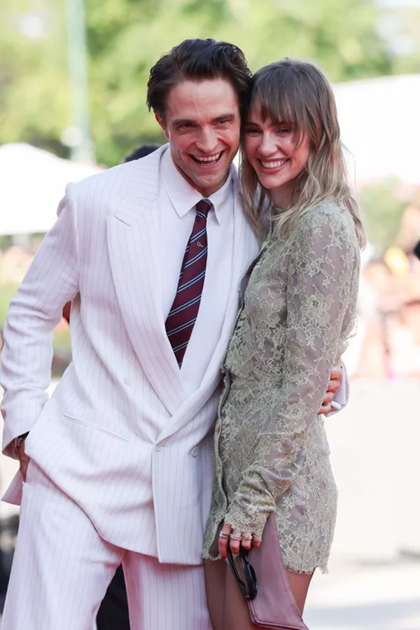 260907-robert-pattinson-suki-waterhouse | madameFIGARO.jp(フィガロジャポン)