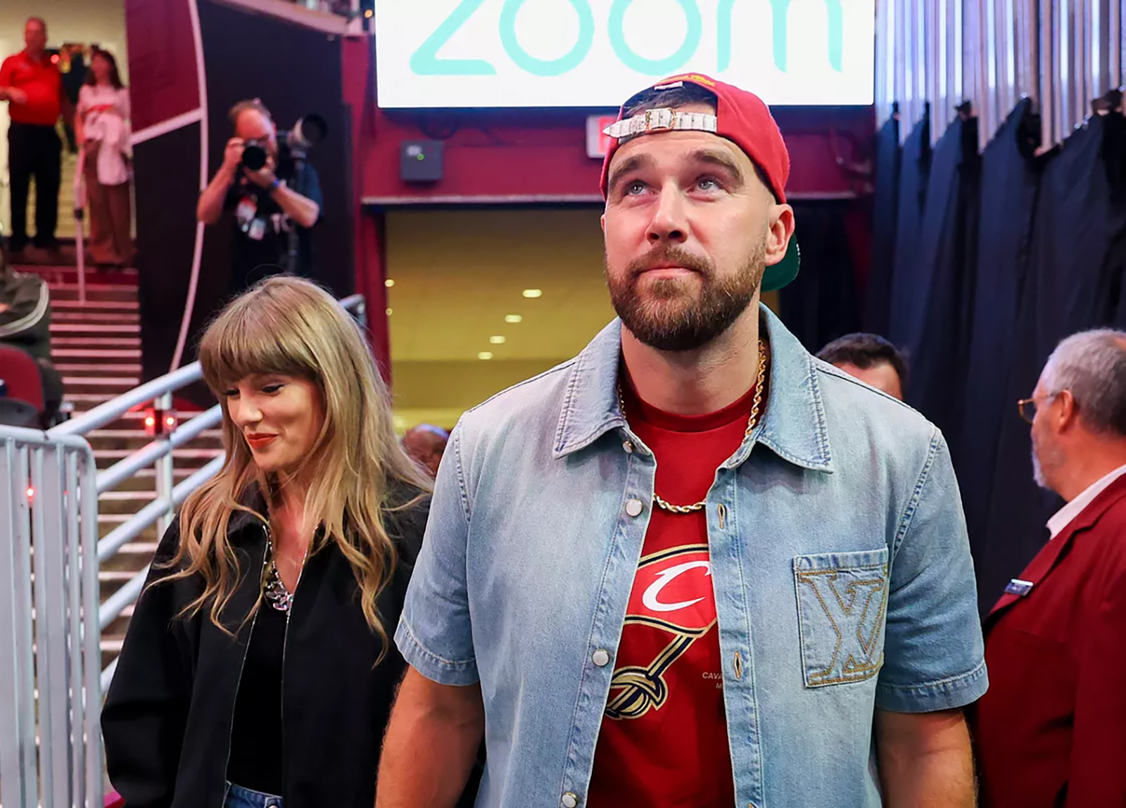 260920-travis-kelce-taylor-swift-ponzi-scheme-fraud-1600 | madameFIGARO.jp(フィガロジャポン)