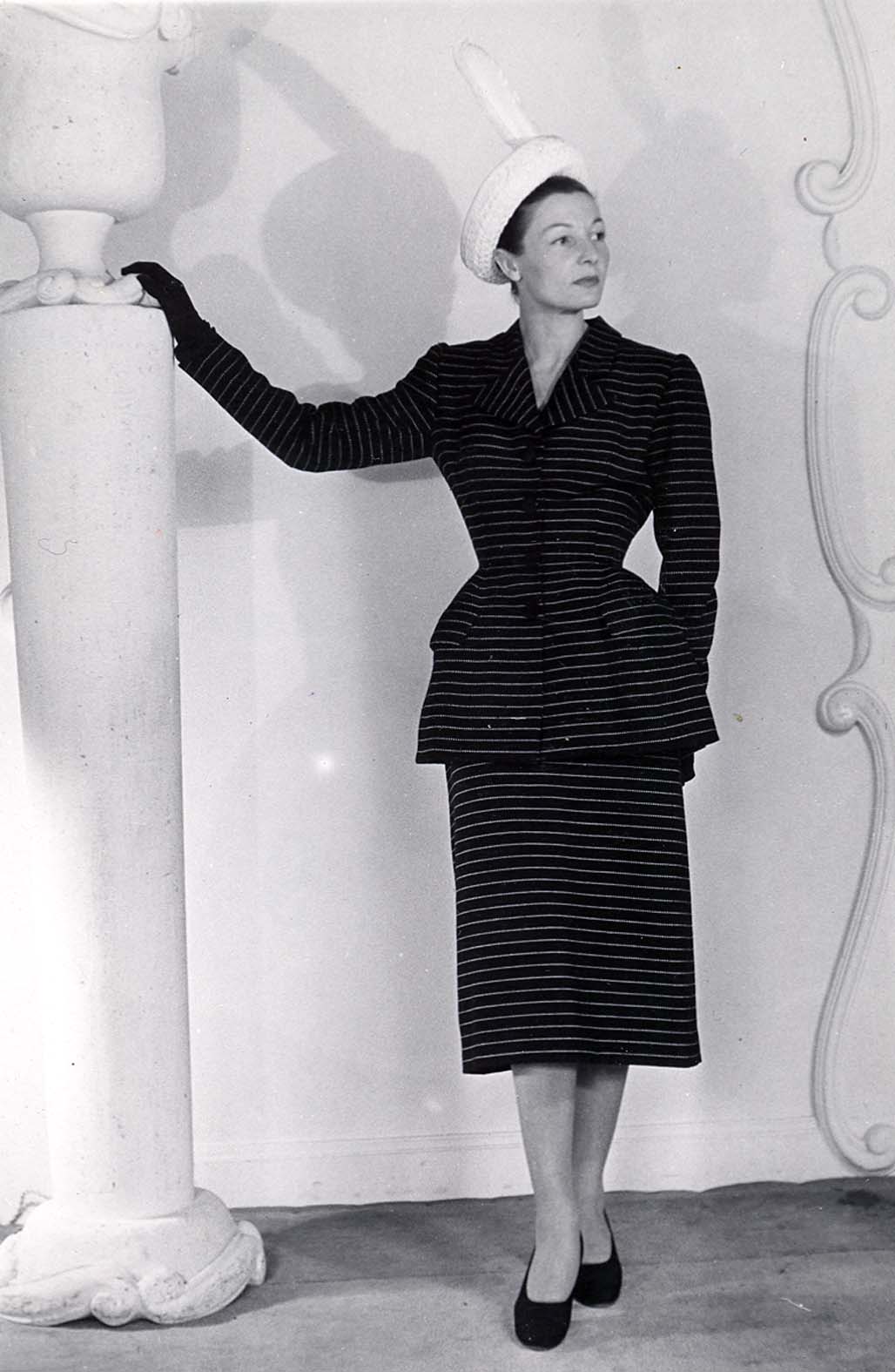BALENCIAGA BASQUE WAIST ARCHIVES IMAGE 1 ©Balenciaga Archives Paris | madameFIGARO.jp(フィガロジャポン)