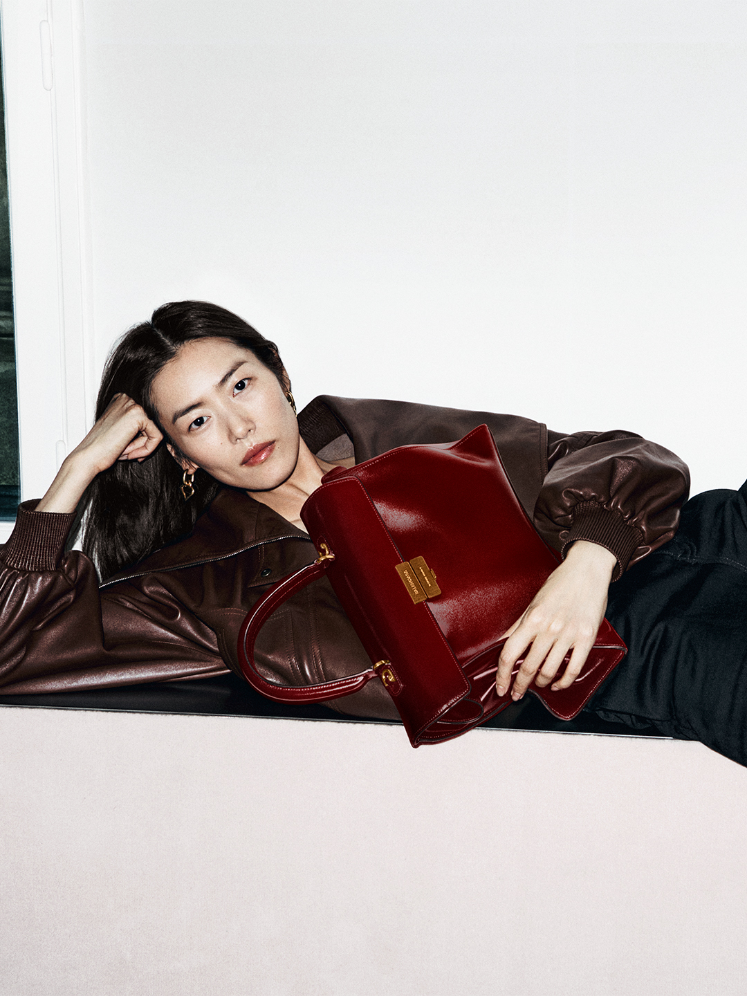 BALENCIAGA WINTER 26 CAMPAIGN STILLS WAVE 2 IMAGE 6 | madameFIGARO.jp(フィガロジャポン)