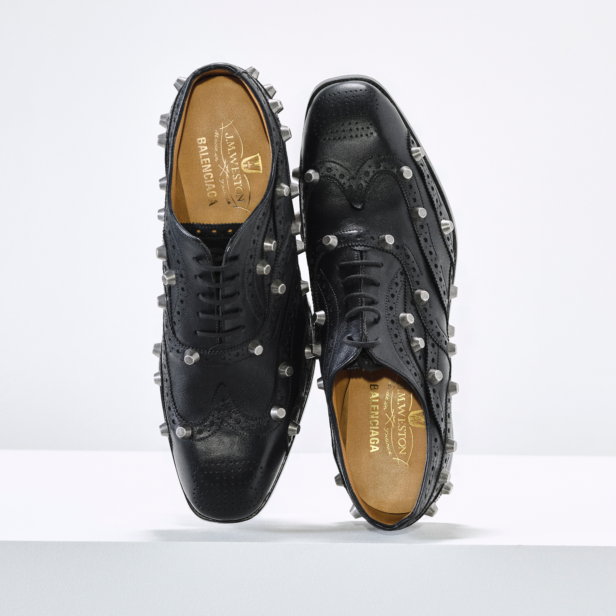 バレンシアガとJ.M.ウエストンが初コラボ。伝統を再構築した、モダンなクラシックシューズ。