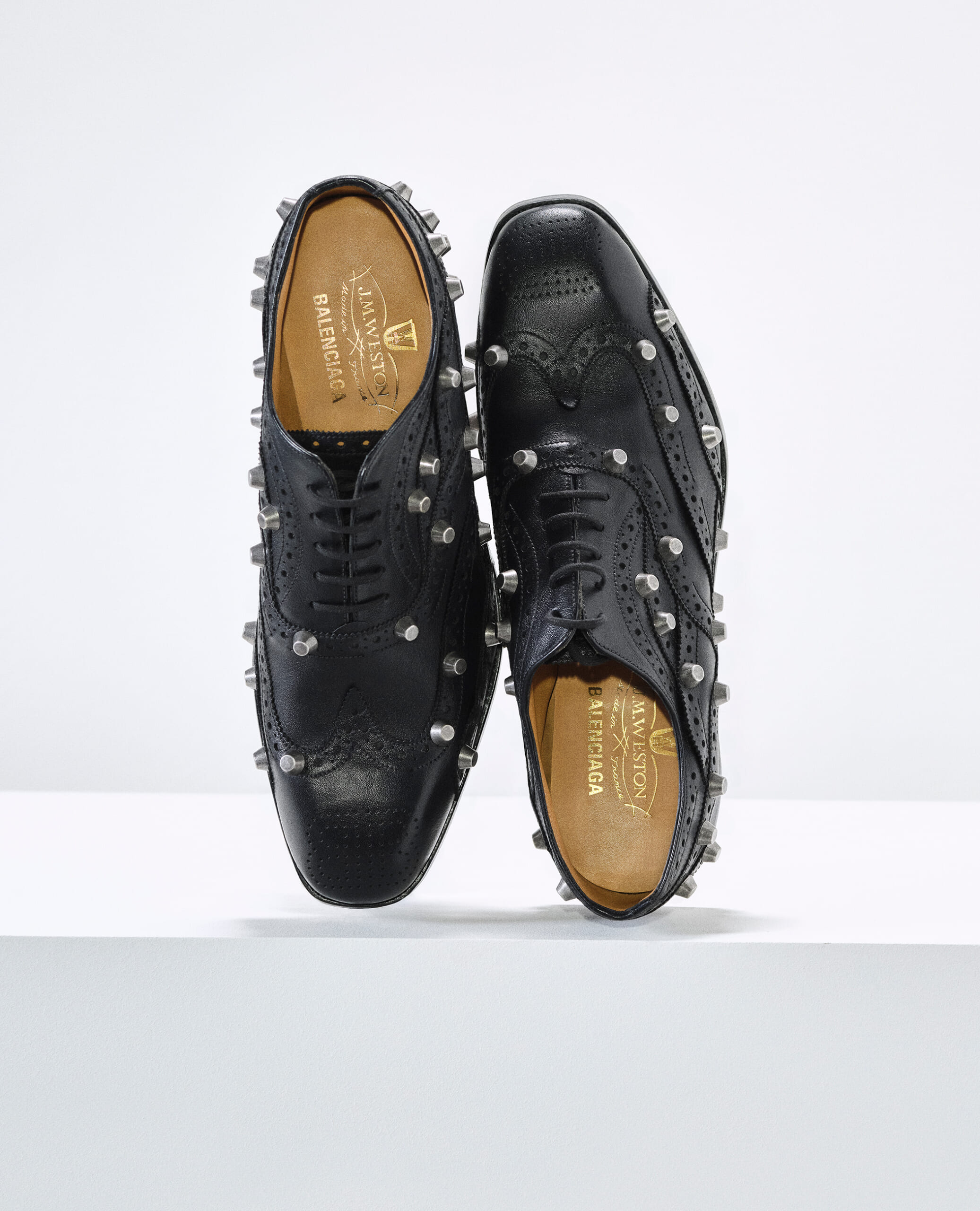 BALENCIAGA _ JM WESTON COLLABORATION STILL LIFE IMAGE 1 | madameFIGARO.jp(フィガロジャポン)
