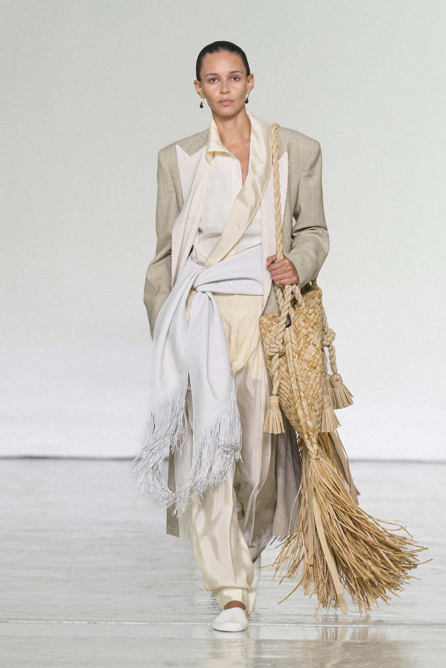 BOTTEGA VENETA SUMMER 2027 - LOOK 04 | madameFIGARO.jp(フィガロジャポン)