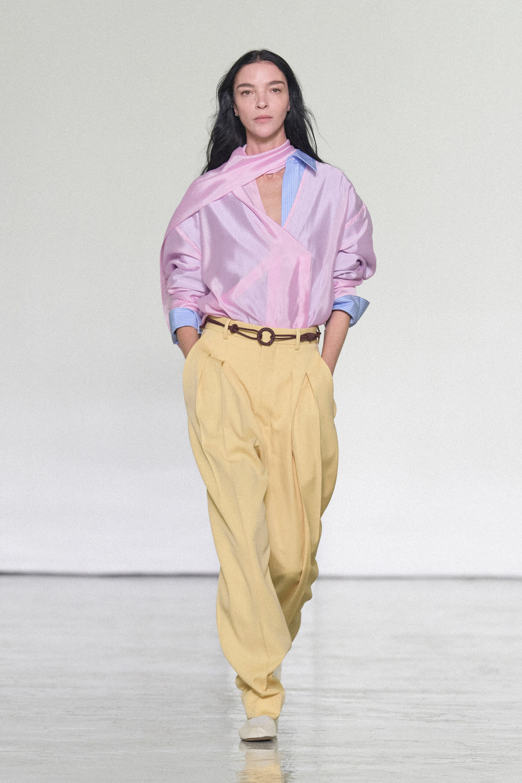 BOTTEGA VENETA SUMMER 2027 - LOOK 17 | madameFIGARO.jp(フィガロジャポン)