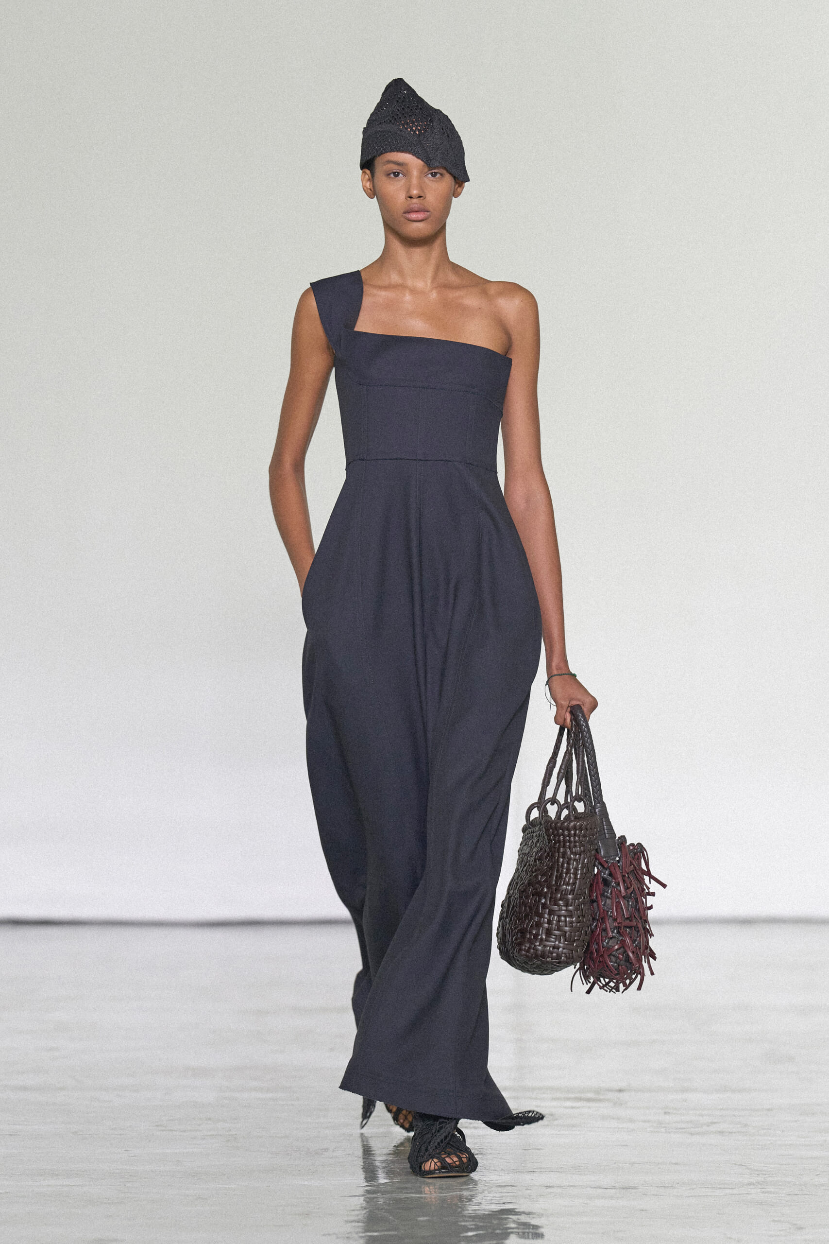 BOTTEGA VENETA SUMMER 2027 - LOOK 50 | madameFIGARO.jp(フィガロジャポン)