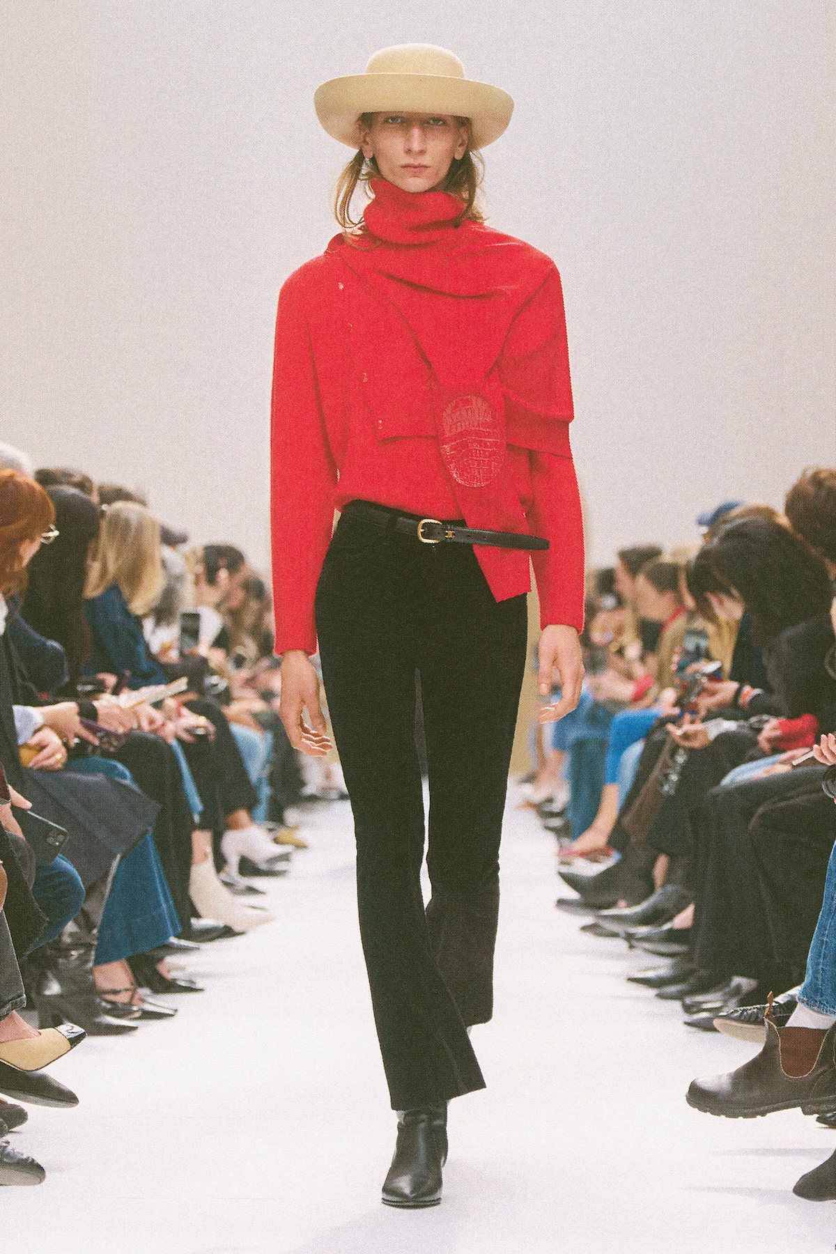 Celine PO F26 033 | madameFIGARO.jp(フィガロジャポン)