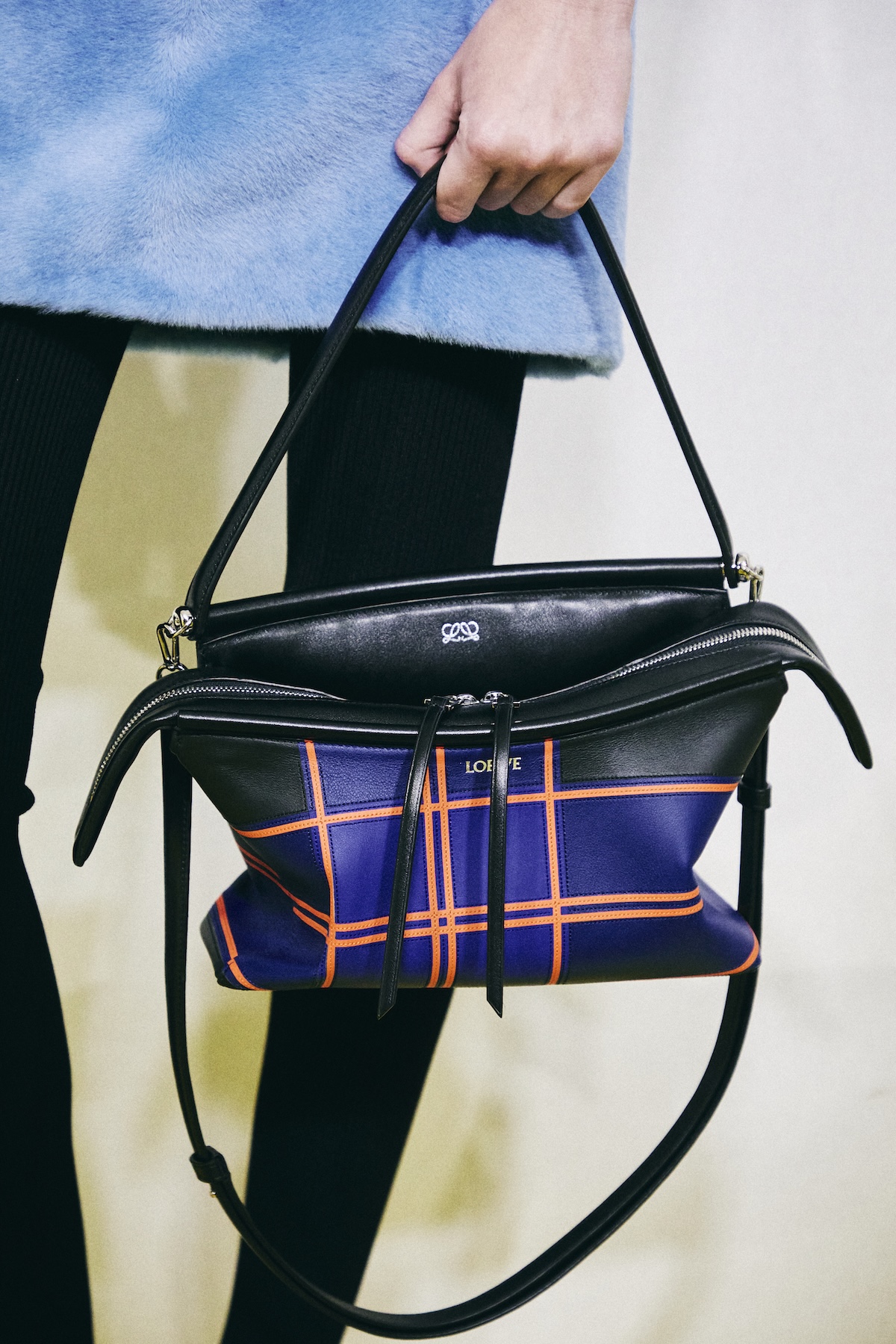 LOEWE FALL WINTER 2026 SHOW COLLECTION DETAILS 23 | madameFIGARO.jp(フィガロジャポン)