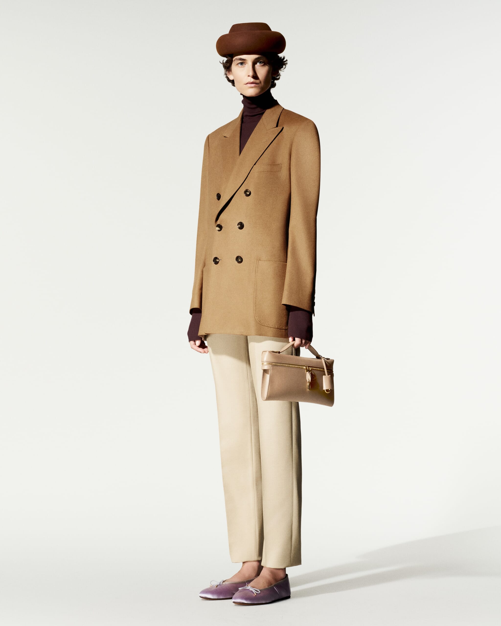 Loro Piana Spring Summer 2027 Women_s Collection_Look 1 | madameFIGARO.jp(フィガロジャポン)