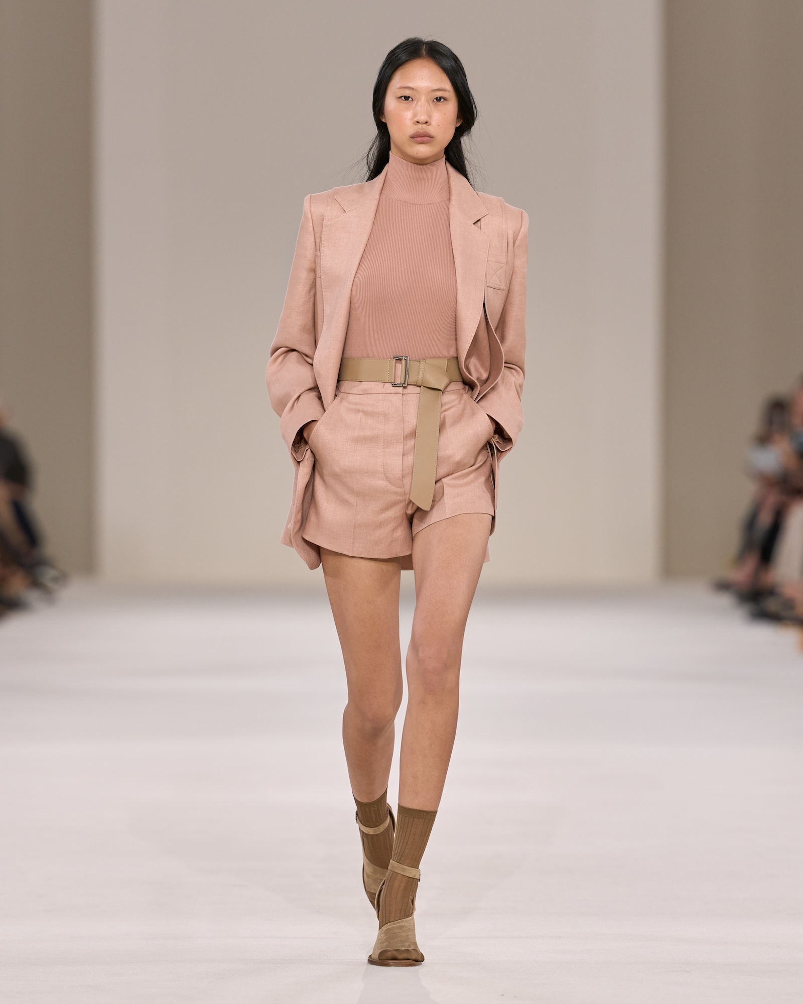 Photo Daniele Oberrauch Gorunwaycom | madameFIGARO.jp(フィガロジャポン)