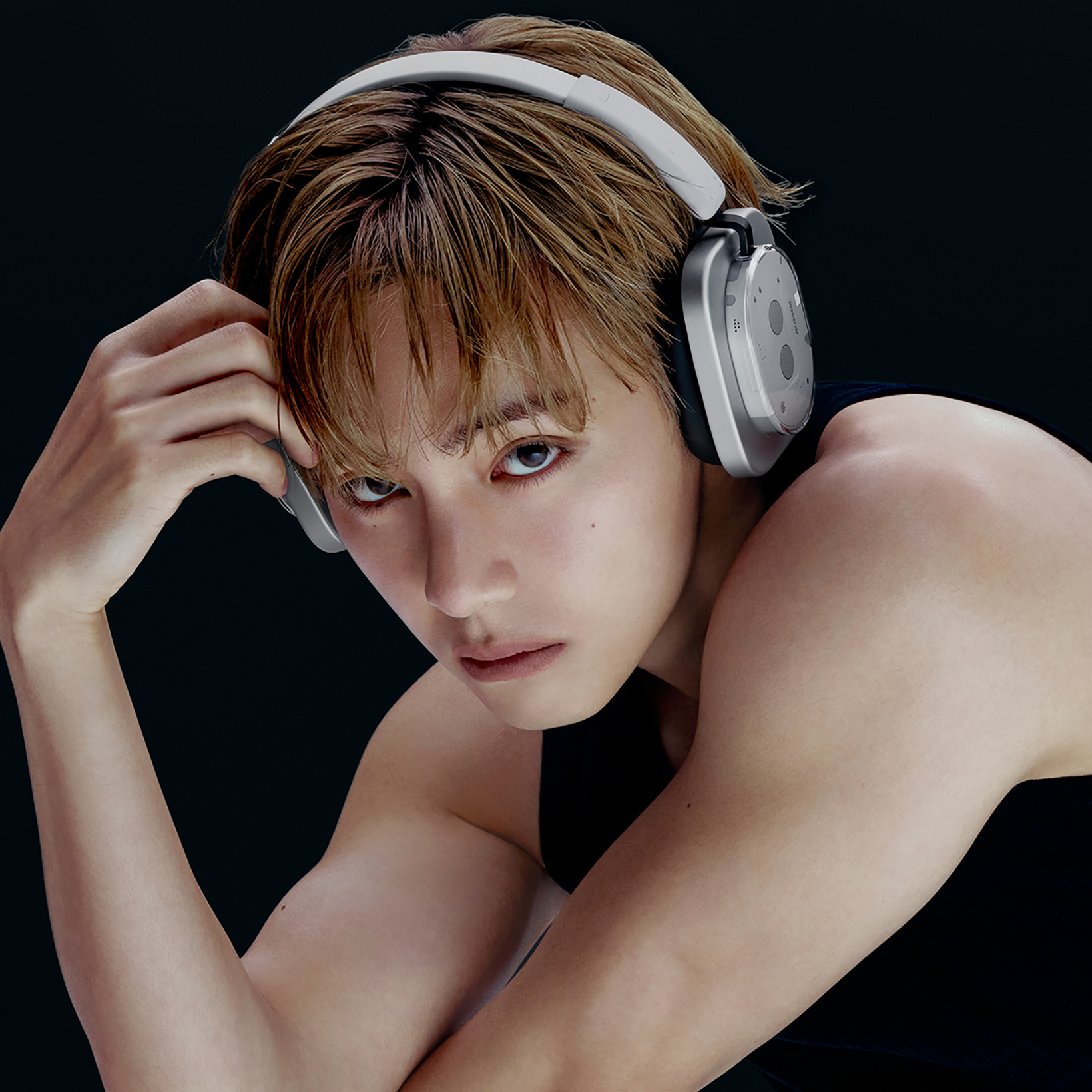 BTSのテテを迎え、Nothingが新作ヘッドホン「Headphone (1) Pro」を発表。