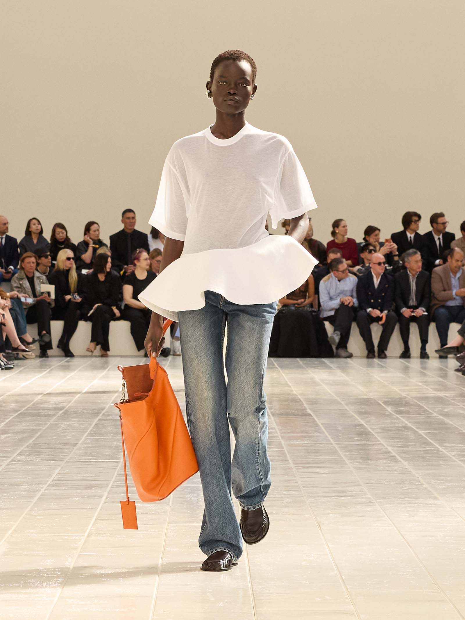 261007-balenciaga-06 | madameFIGARO.jp(フィガロジャポン)