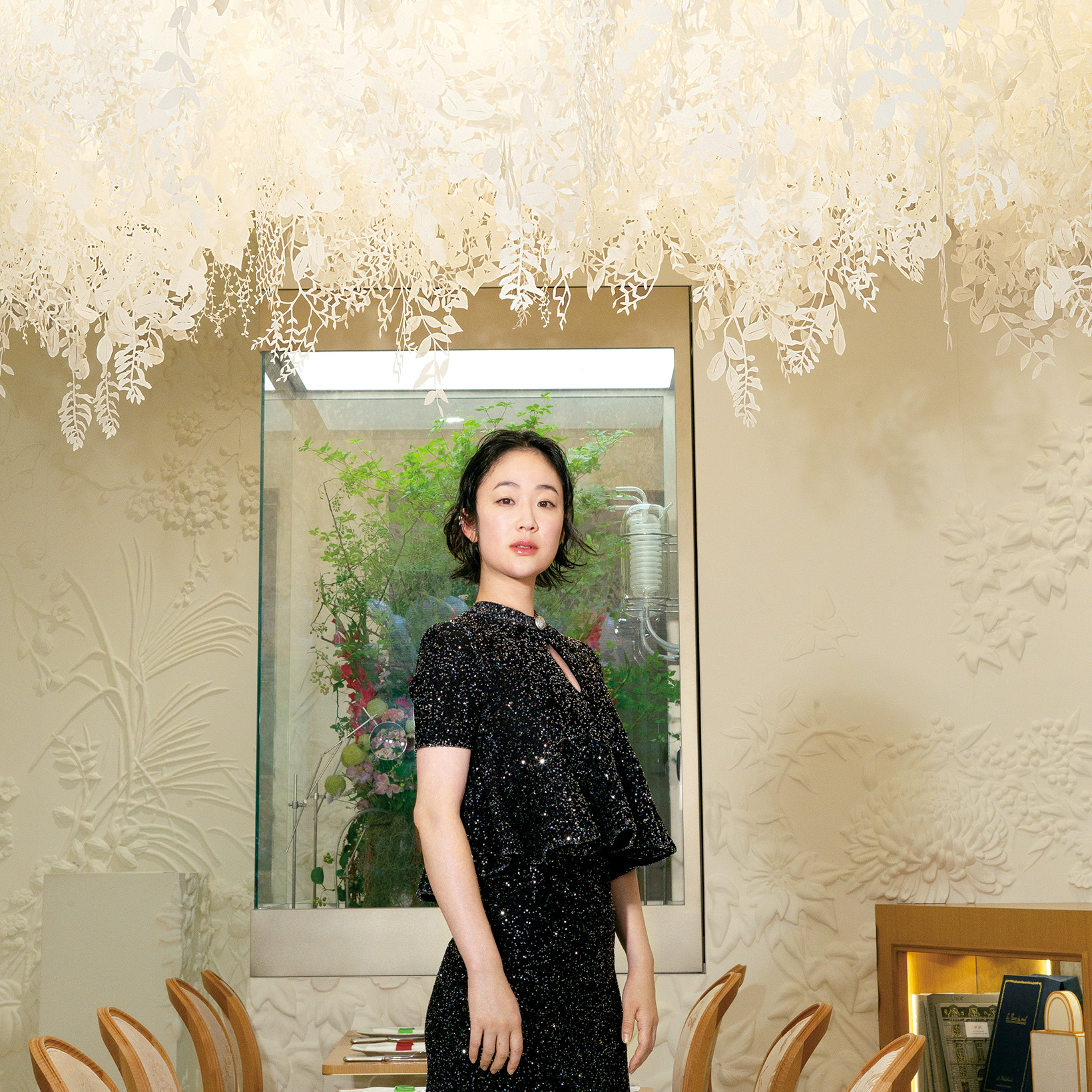 【黒木華のDIOR探訪 Vol.6】作家、柴田あゆみの切り絵が彩る、光と幻想の世界。