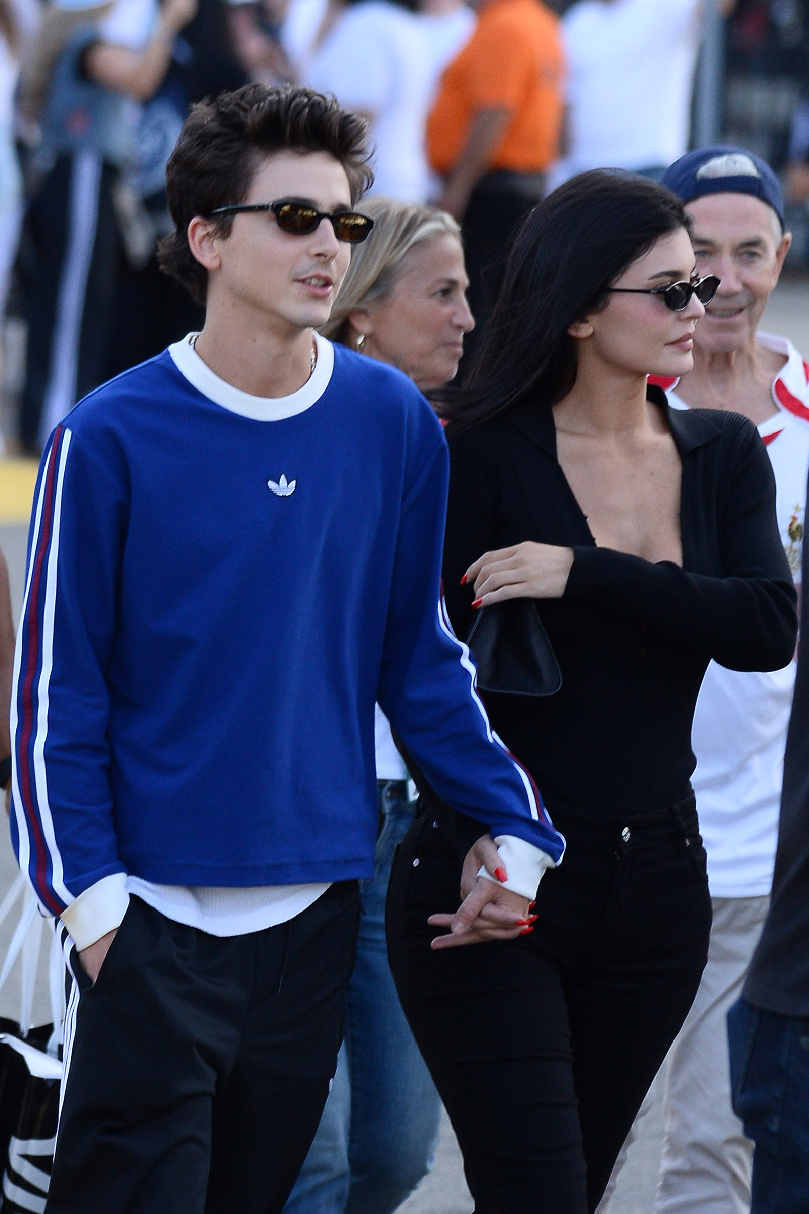 261020-kylie-jenner-victorias-secret-runway-timothee-chalamet3 | madameFIGARO.jp(フィガロジャポン) 並んで歩くティモシー・シャラメとカイリー・ジェンナー