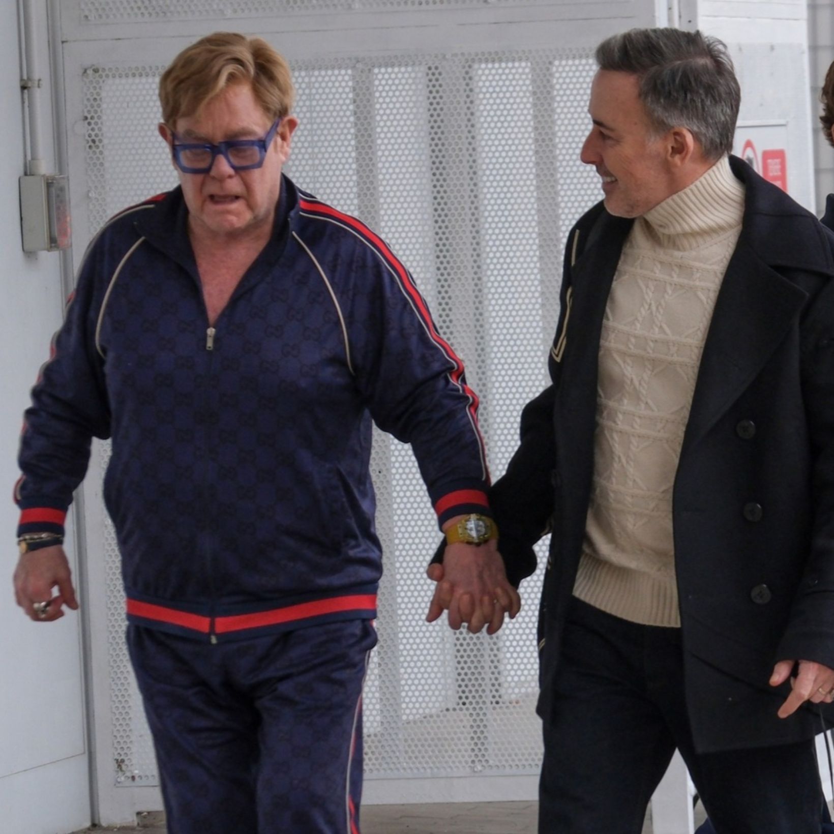 エルトン・ジョン、夫の誕生日を祝うためヴェネツィアに珍しく息子たちと登場！
