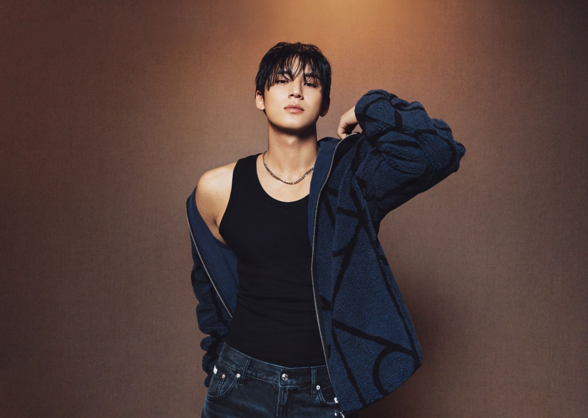 FA26_APAC_MINGYU_CKJ_EMBLEM_SHERPA_2 | madameFIGARO.jp(フィガロジャポン)