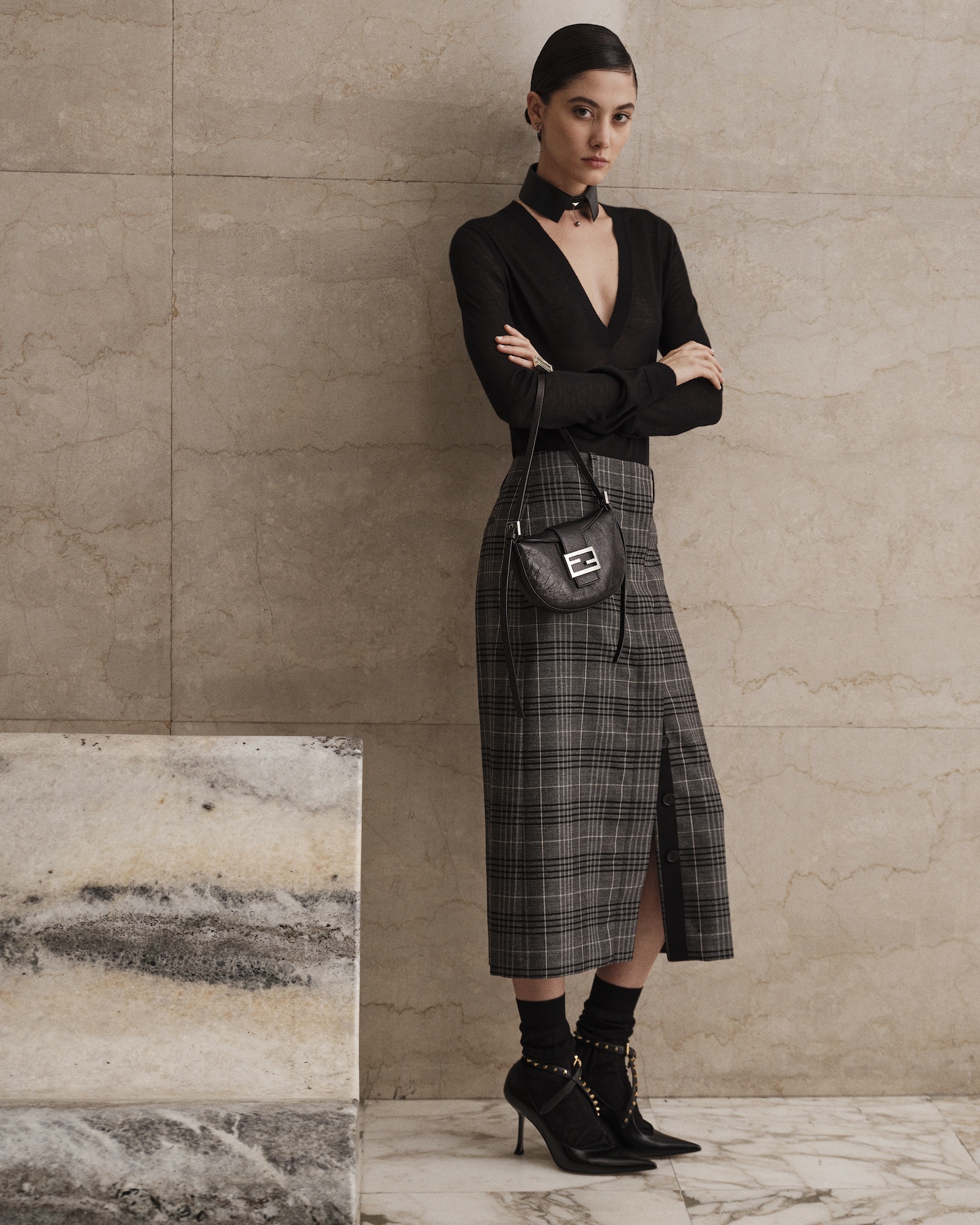 FENDI Croissant Bag_4x5_02 | madameFIGARO.jp(フィガロジャポン)