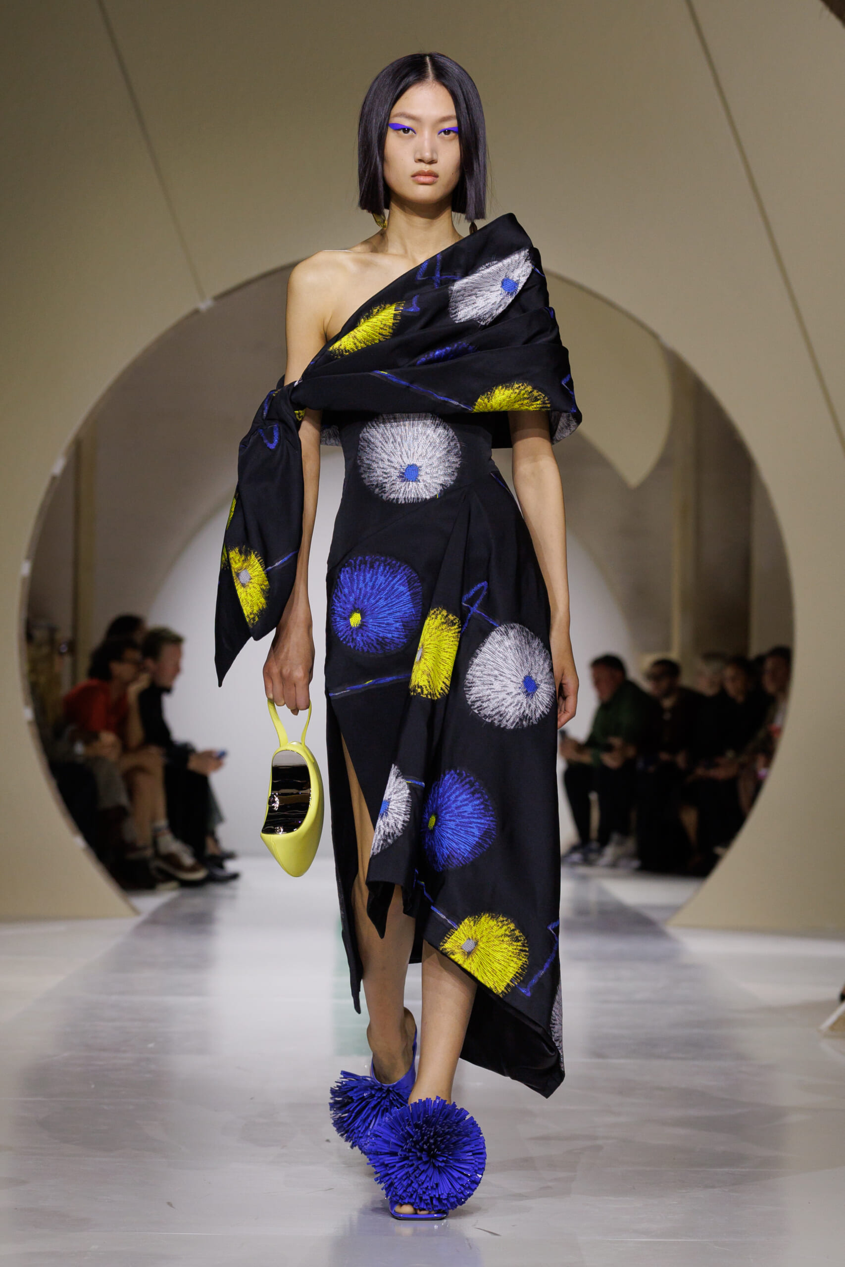 GIVENCHY_SS27_WOMEN_SHOW_LOOK_26 | madameFIGARO.jp(フィガロジャポン)