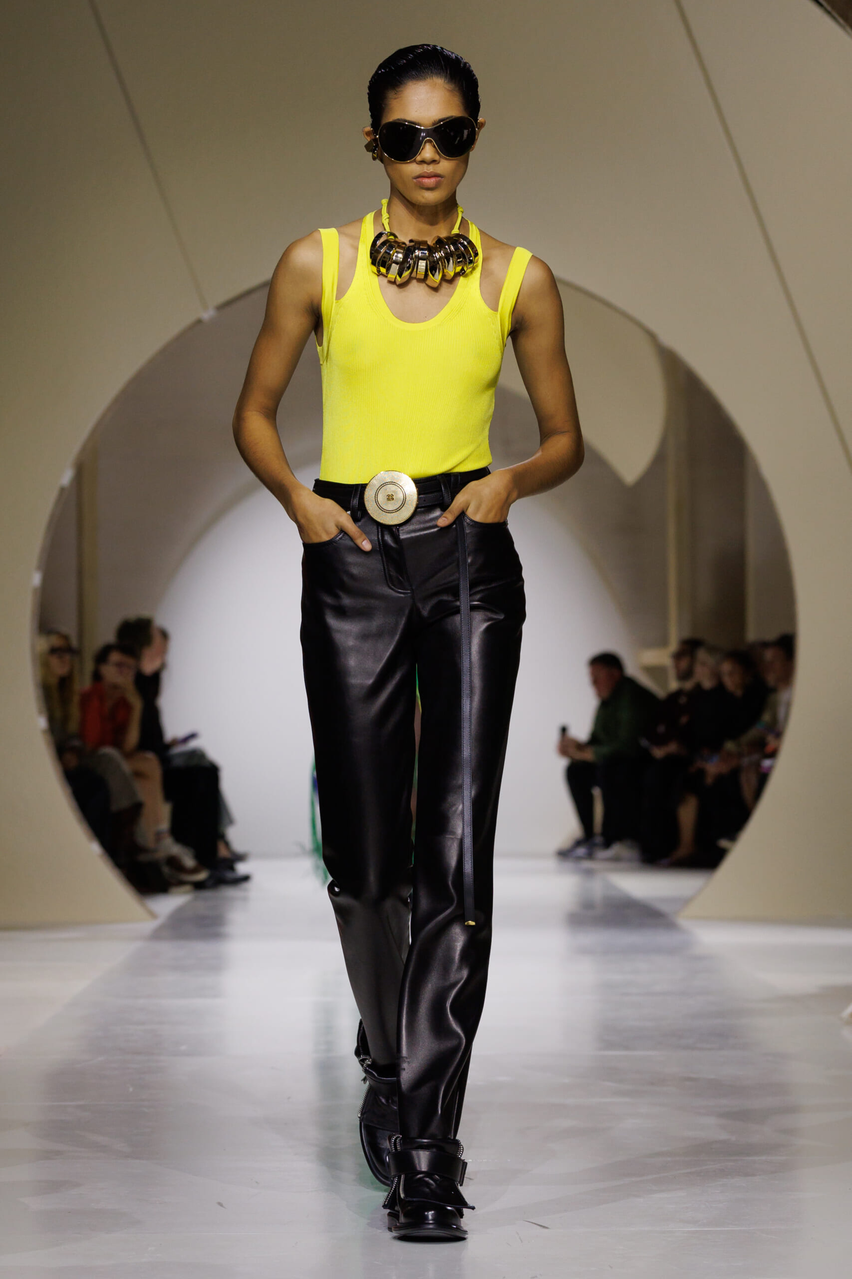 GIVENCHY_SS27_WOMEN_SHOW_LOOK_35 | madameFIGARO.jp(フィガロジャポン)