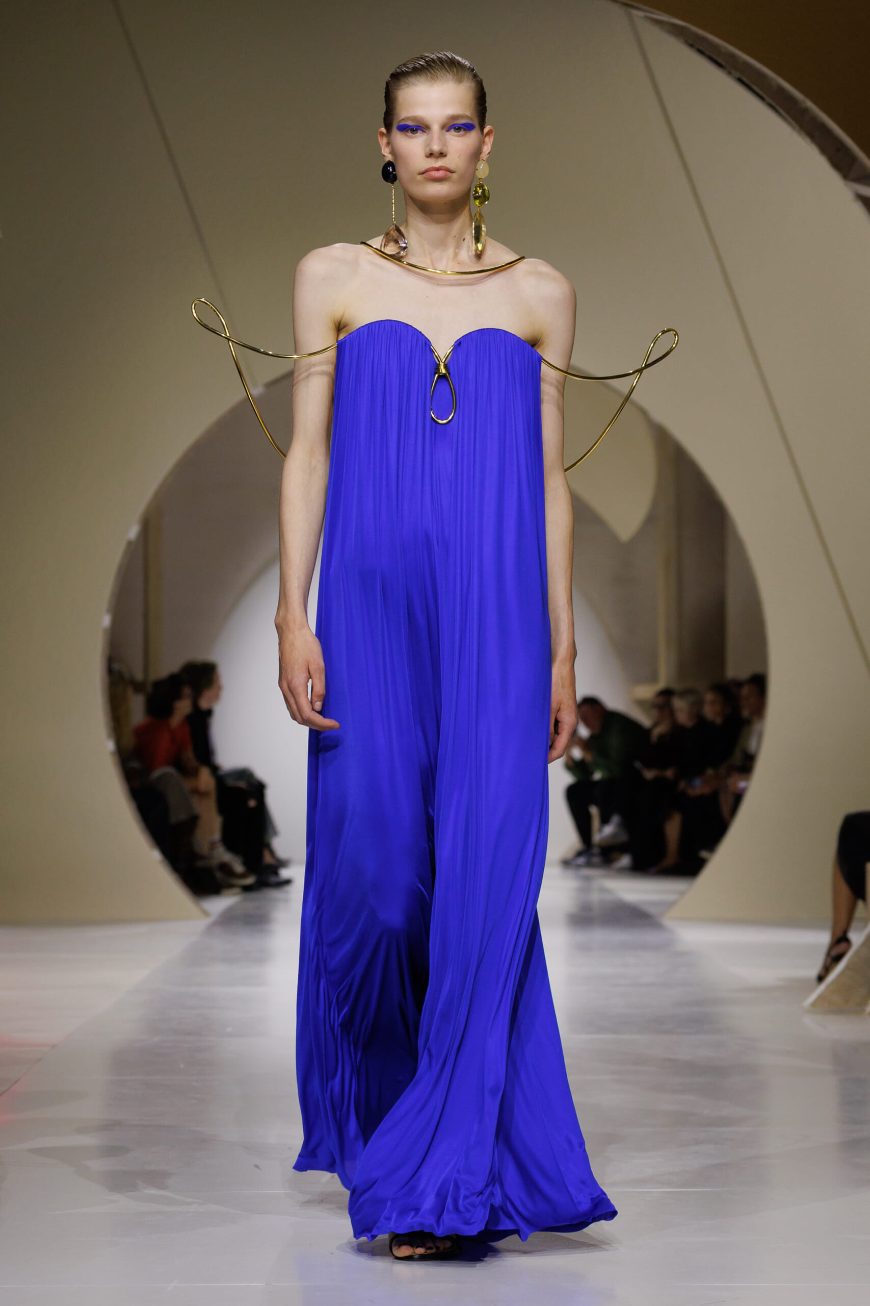 GIVENCHY_SS27_WOMEN_SHOW_LOOK_40 | madameFIGARO.jp(フィガロジャポン)