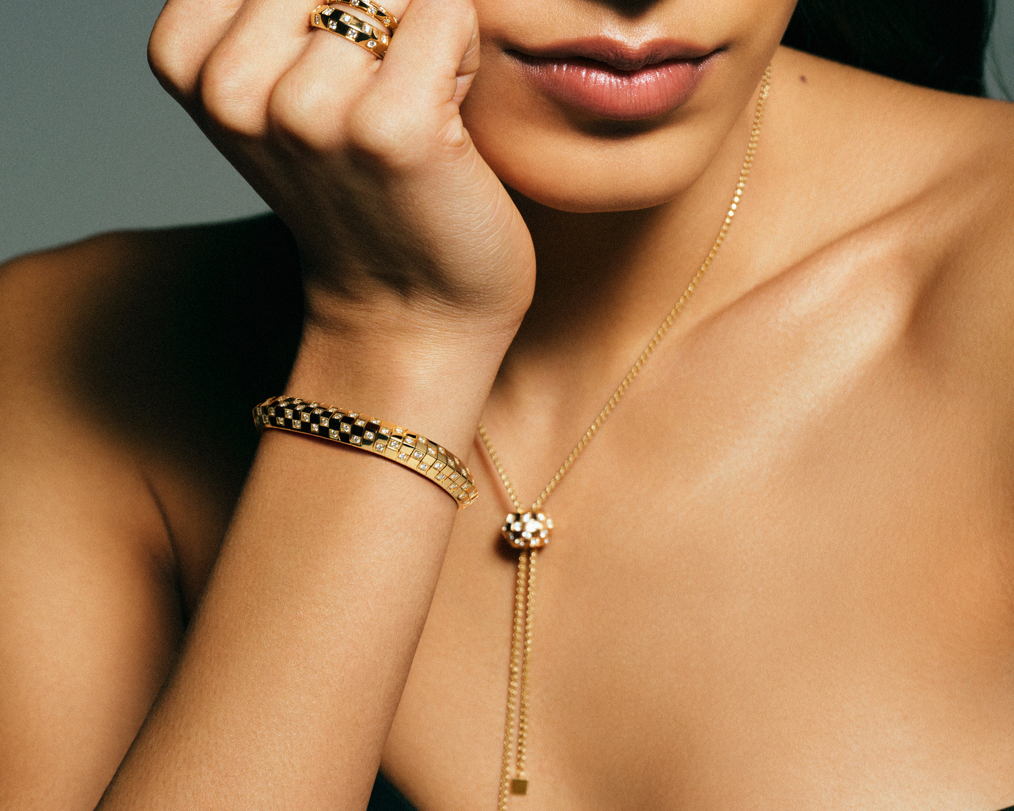 LE DAMIER DE LOUIS VUITTON 2026 - LOUIS VUITTON FINE JEWELRY WORN©Charlotte Stouvenot 5 | madameFIGARO.jp(フィガロジャポン)