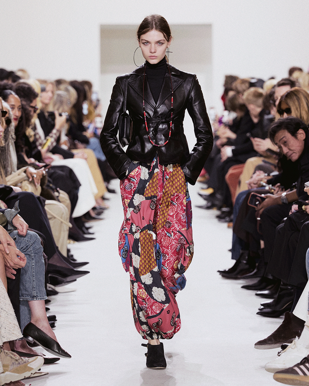 LOOK32 | madameFIGARO.jp(フィガロジャポン)