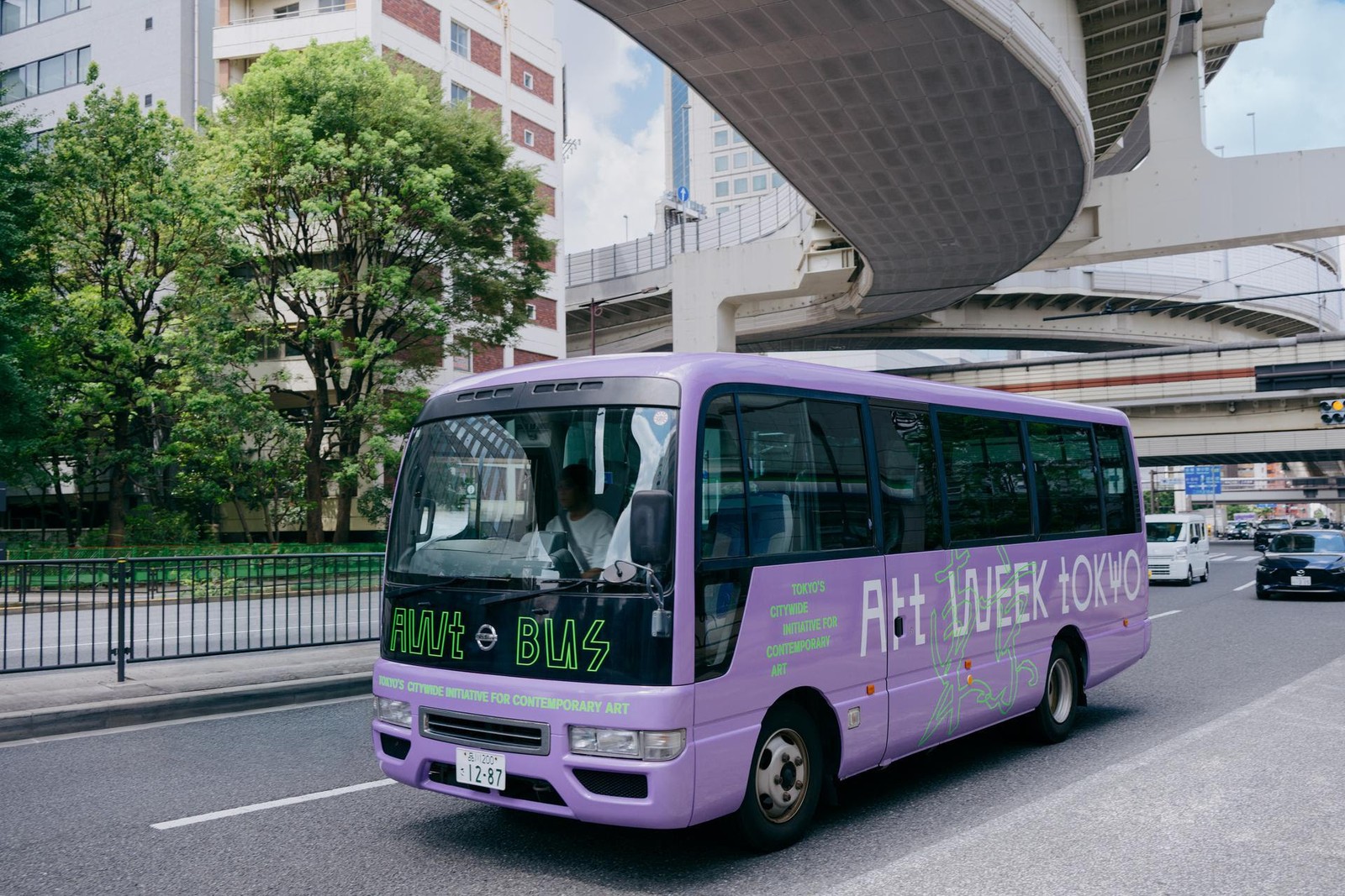 awt26-03-bus | madameFIGARO.jp(フィガロジャポン)
