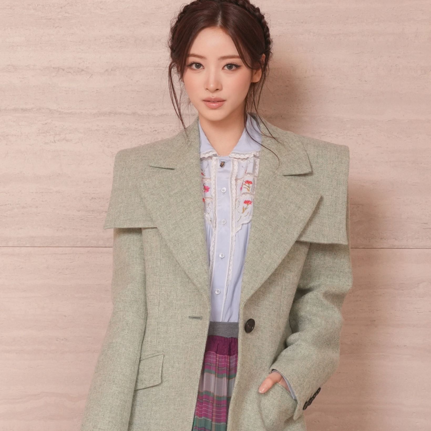 MEOVV アンナの美貌に視線集中！ クロエ 2027年春夏コレクションに集ったセレブSNAP。