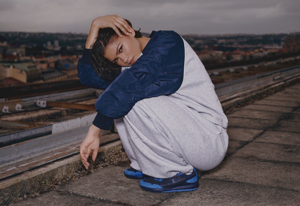 fw26-zendaya_brand_build-pad-head_to_toe_still-srgb-10 | madameFIGARO.jp(フィガロジャポン)
