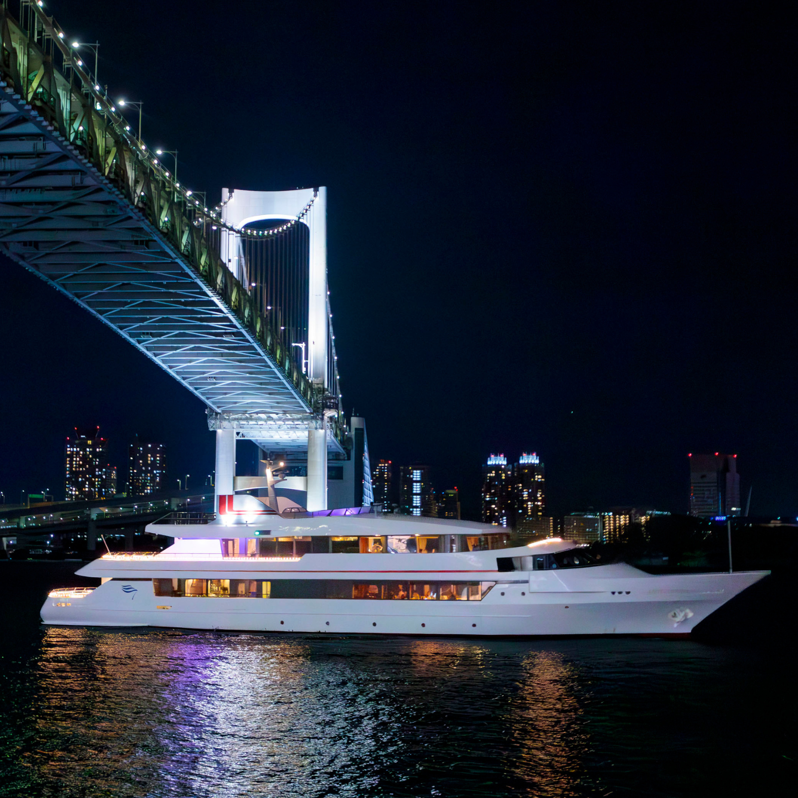 ありがとう、レディ クリスタル！ 36年間東京湾を航った名船の、最後の秋のクルーズへ。