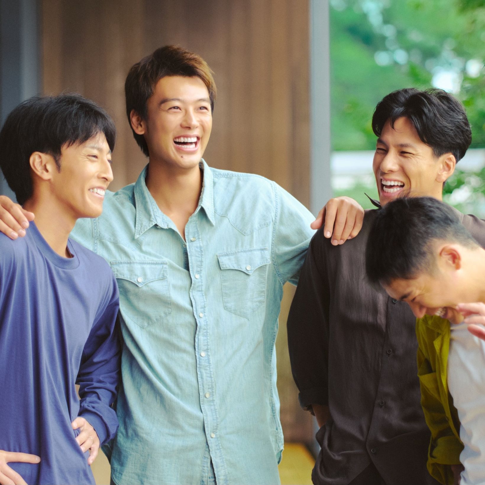 竹内涼真が旧友とAirbnbで再会！サッカーや料理を一緒に楽しんだ時間を語る。