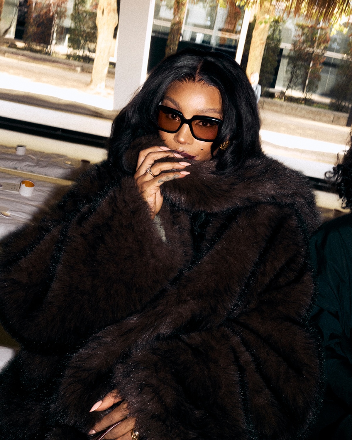 ★SZA CELINE_ÉTÉ27_SHOW_CROP_FRONT_ROW_1080px_4_5_5 | madameFIGARO.jp(フィガロジャポン)