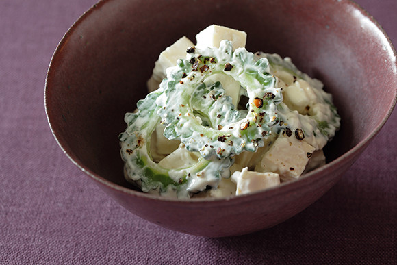 暑さで食欲が落ちたら、ゴーヤと豆腐のクリームチーズ和えを。