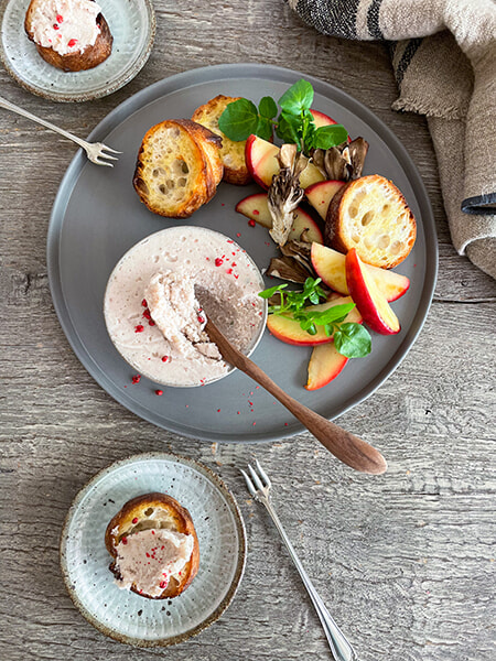 3ステップで簡単に! 肌を潤すポークリエット。